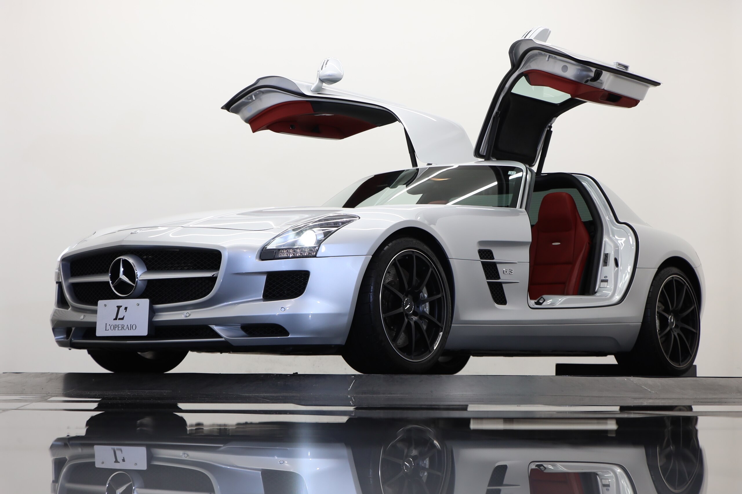 Mercedes Benz SLS AMG