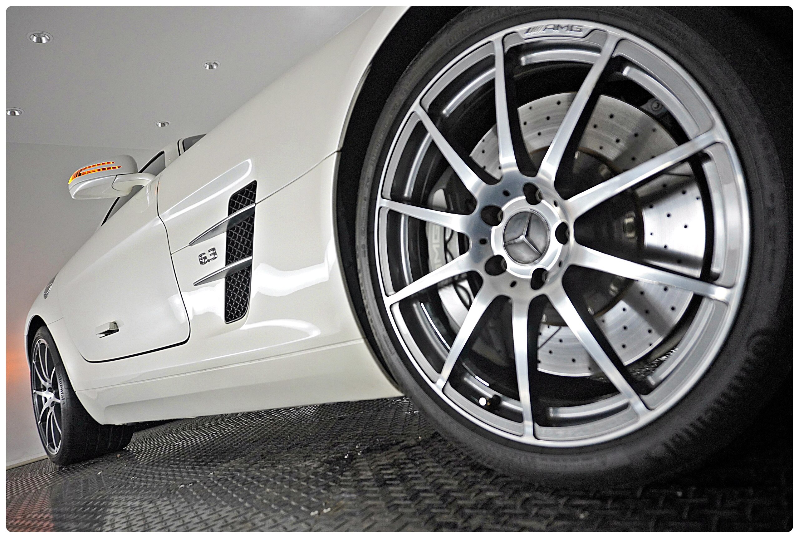 Mercedes Benz SLS AMG (photo: 13)