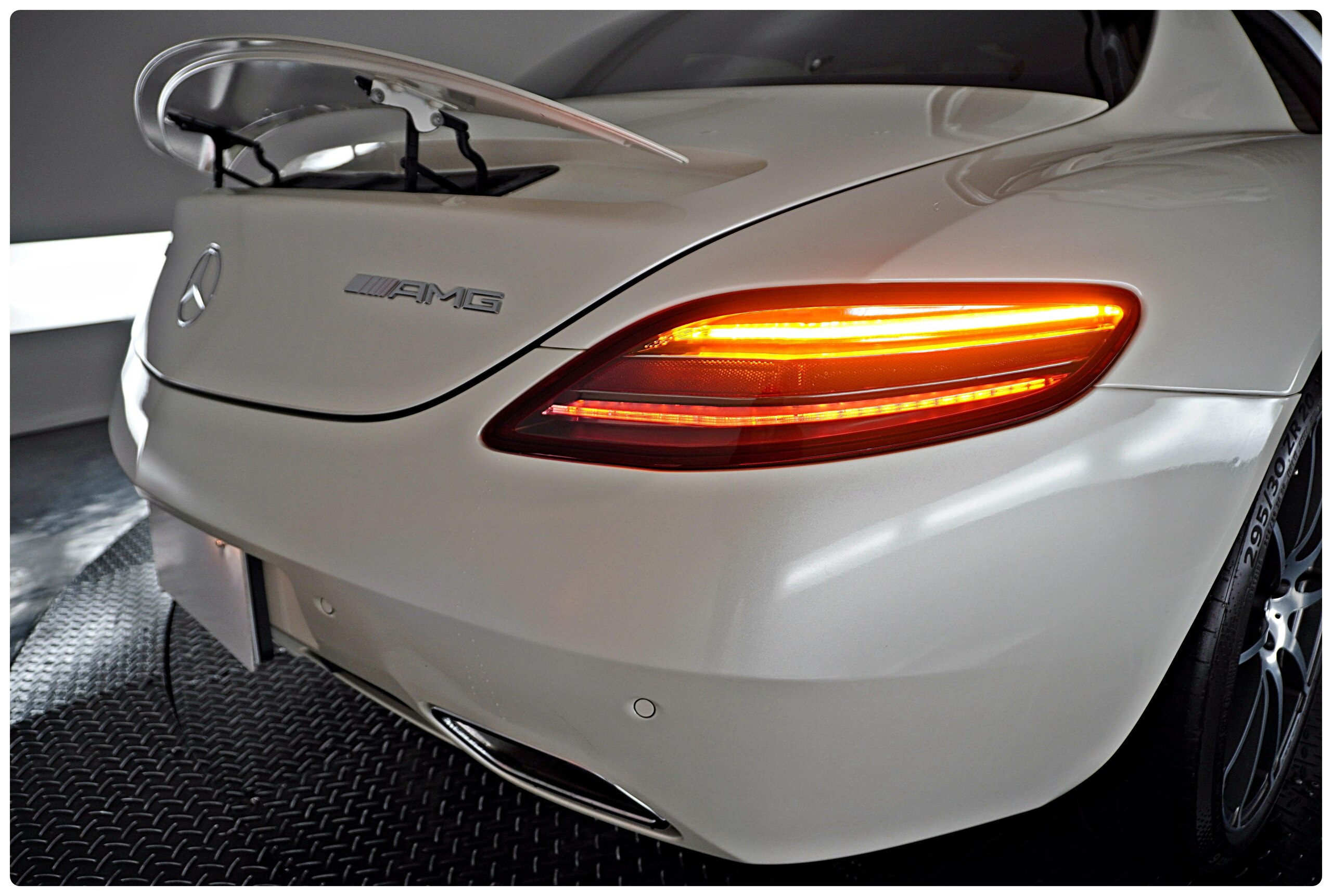 Mercedes Benz SLS AMG • EFJ Co., LTD