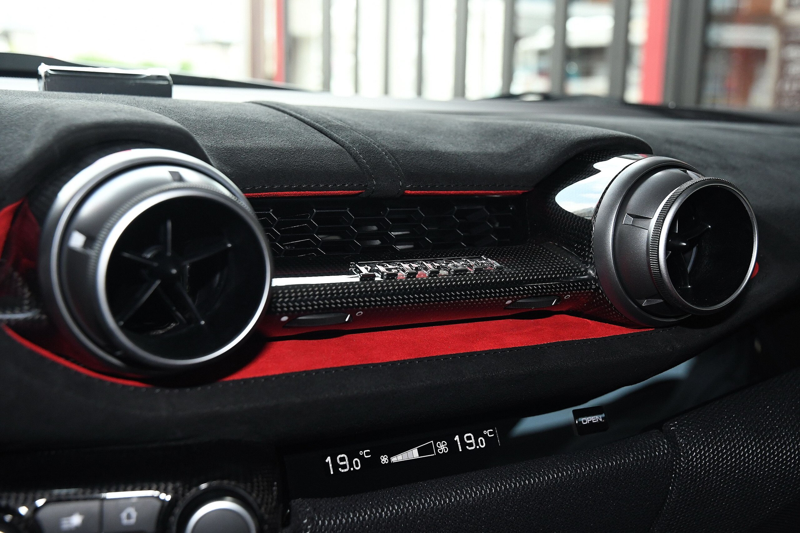 Ferrari Tailor Made 812 Competizione (photo: 14)