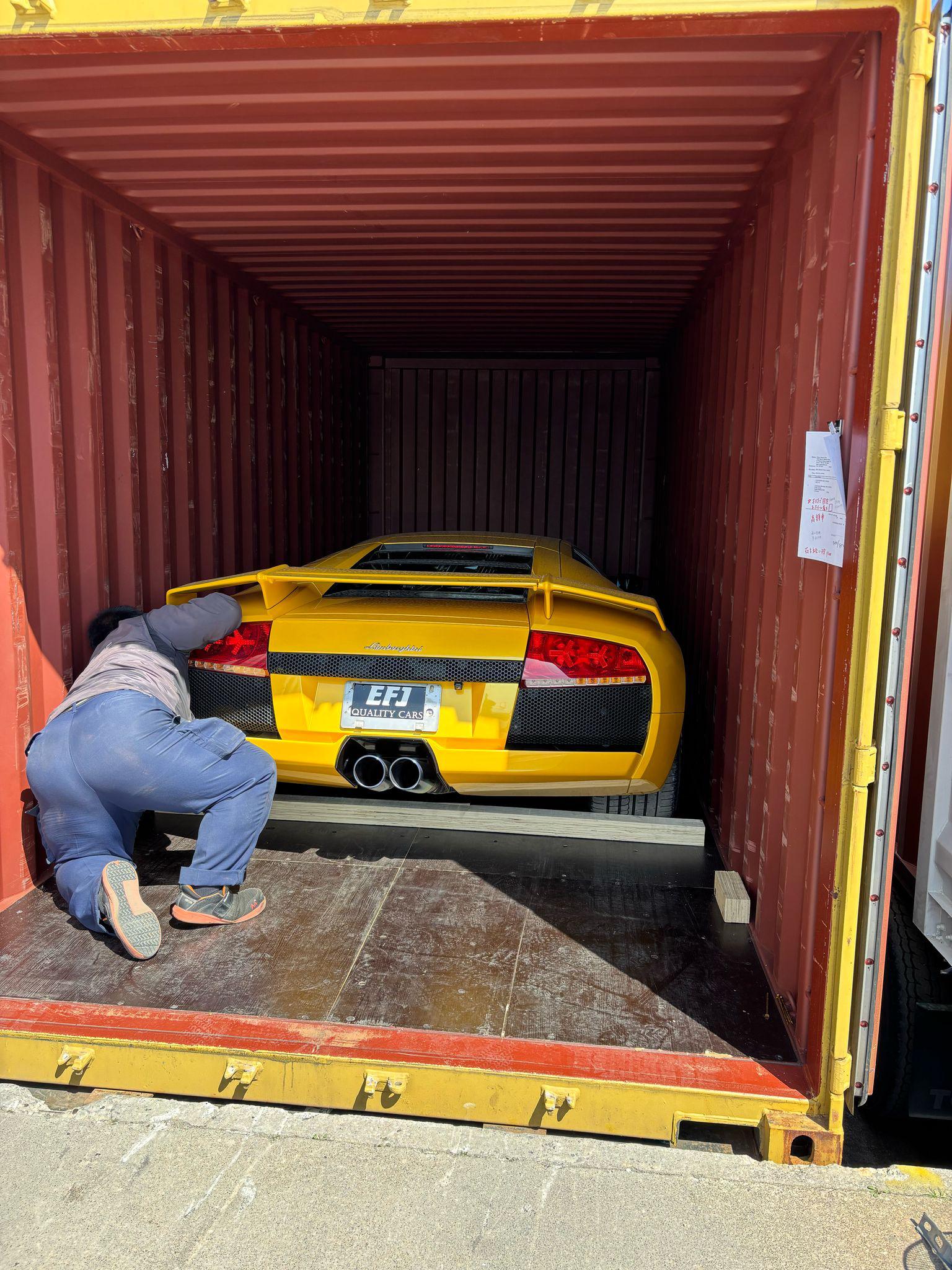 Vehicle loading in container