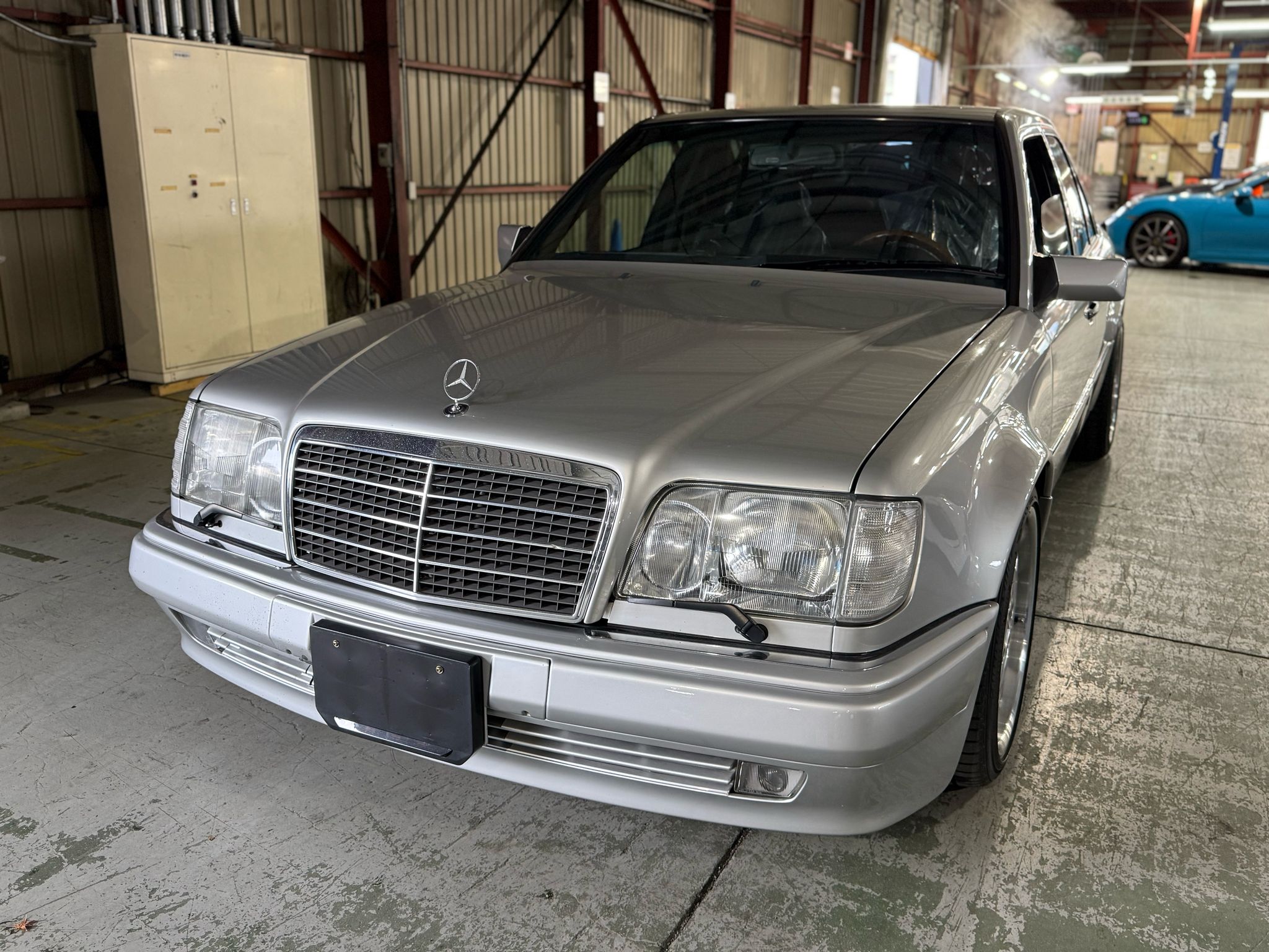 Mercedes Benz 500E (photo: 3)