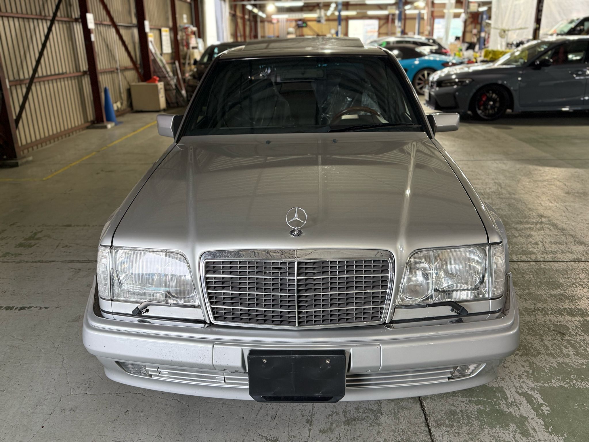Mercedes Benz 500E (photo: 2)