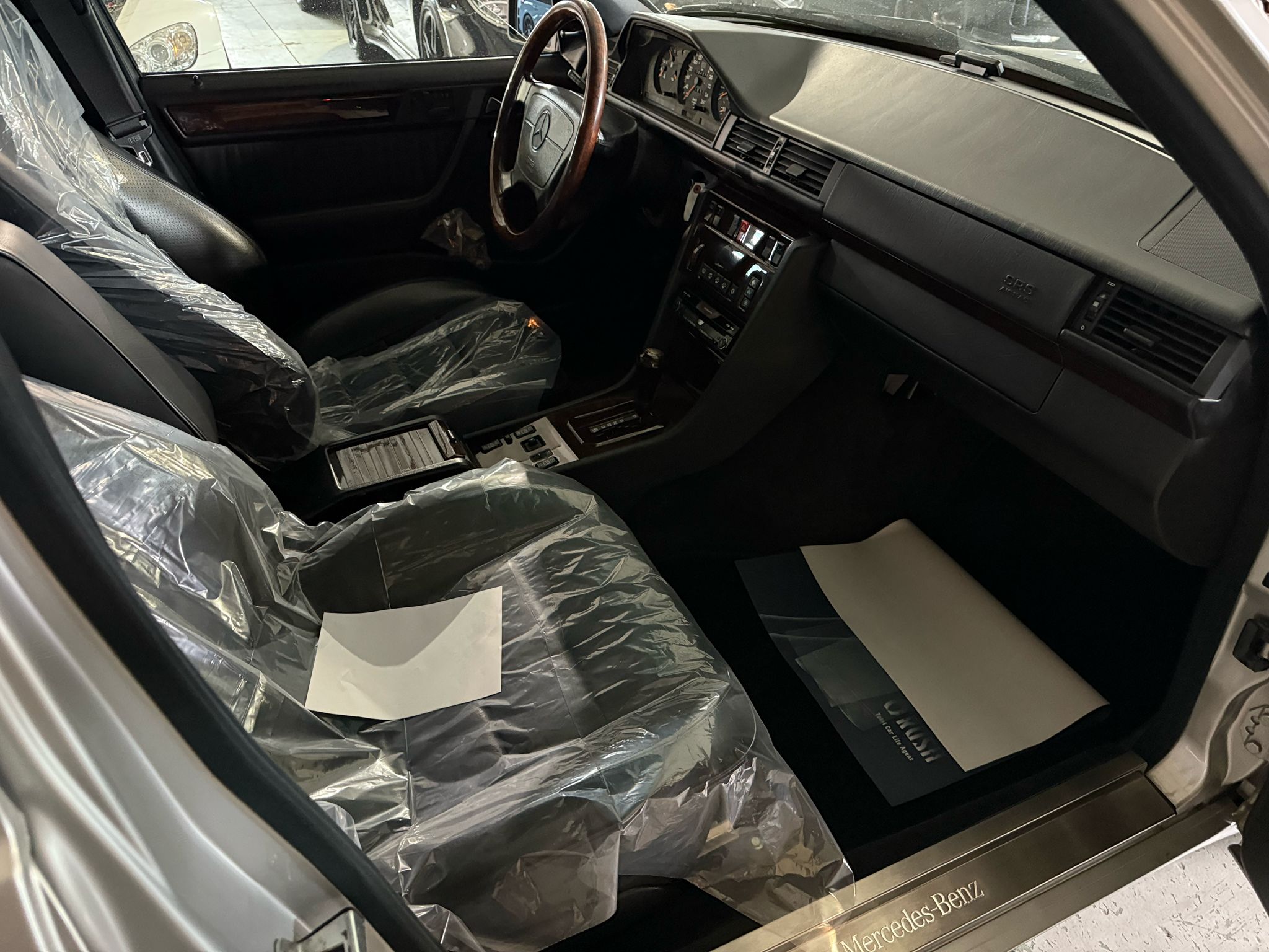 Mercedes Benz 500E (photo: 9)