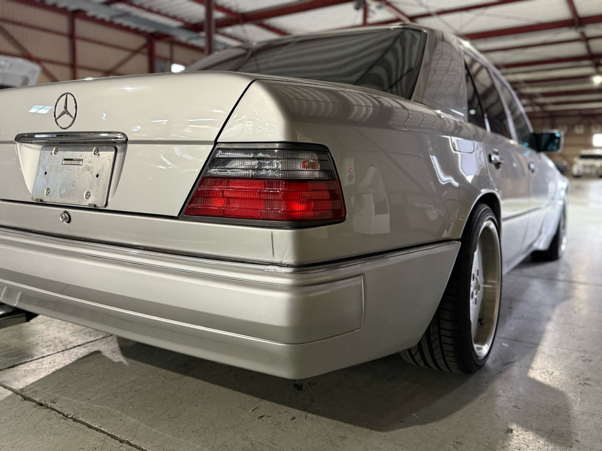 Mercedes Benz 500E (photo: 6)