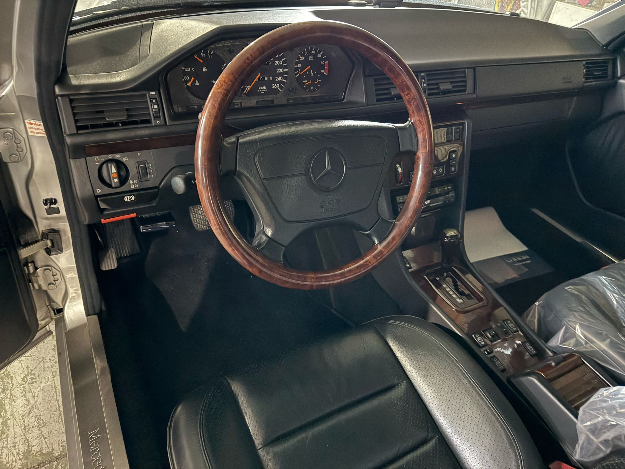 Mercedes Benz 500E (photo: 7)