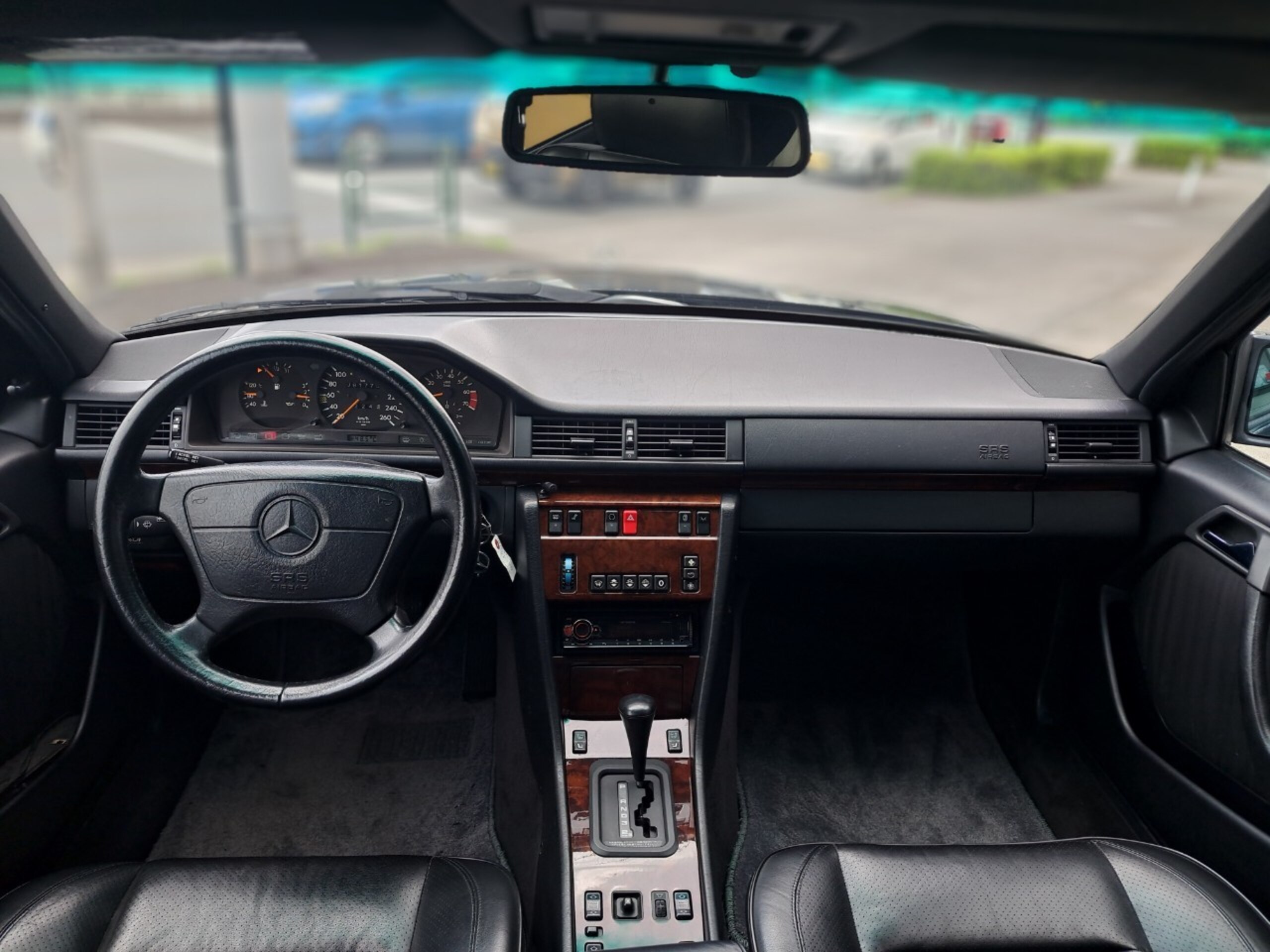 Mercedes Benz E500 (photo: 8)