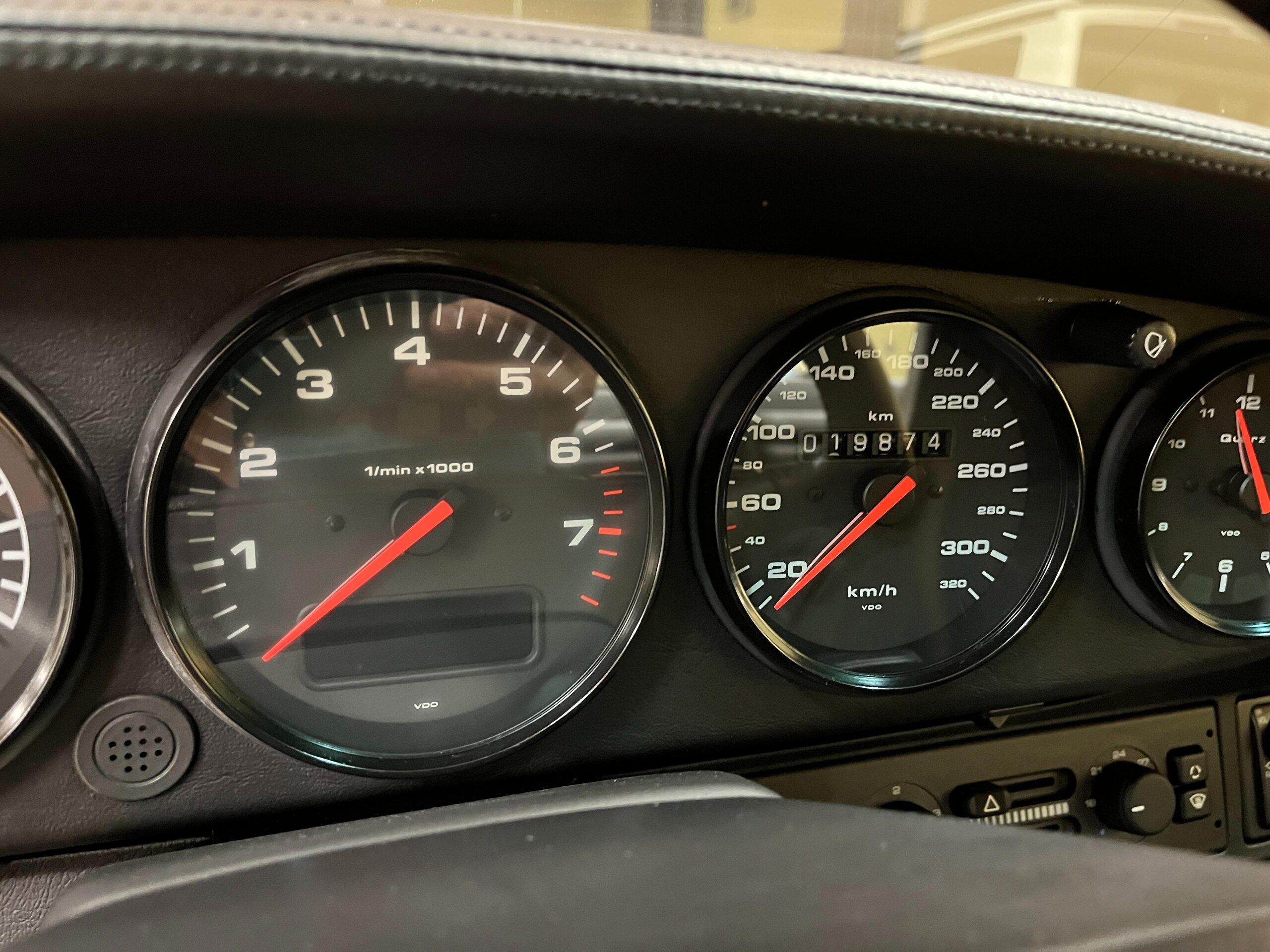 Porsche 911 Turbo (photo: 12)