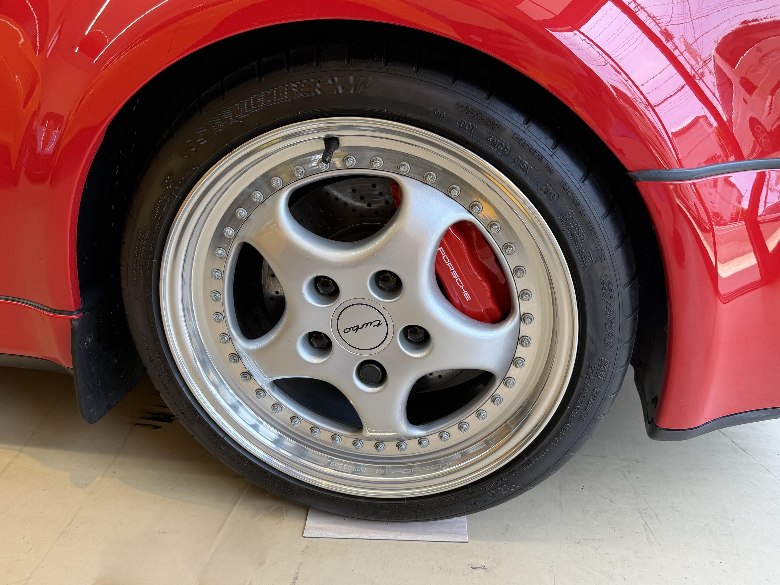 Porsche 911 Turbo (photo: 18)