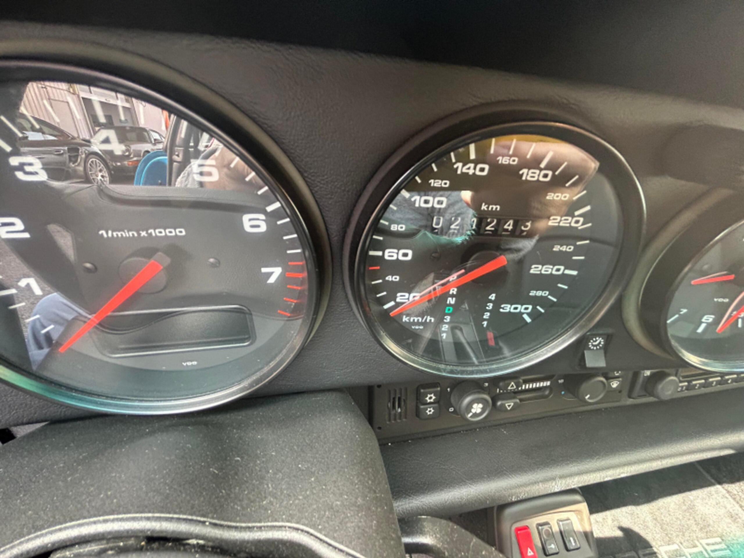 Porsche 911 Carrera (photo: 10)