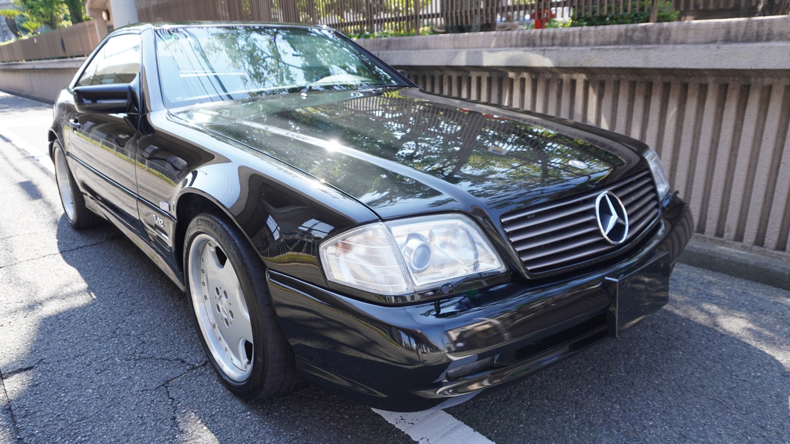 Mercedes Benz SL600 AMG