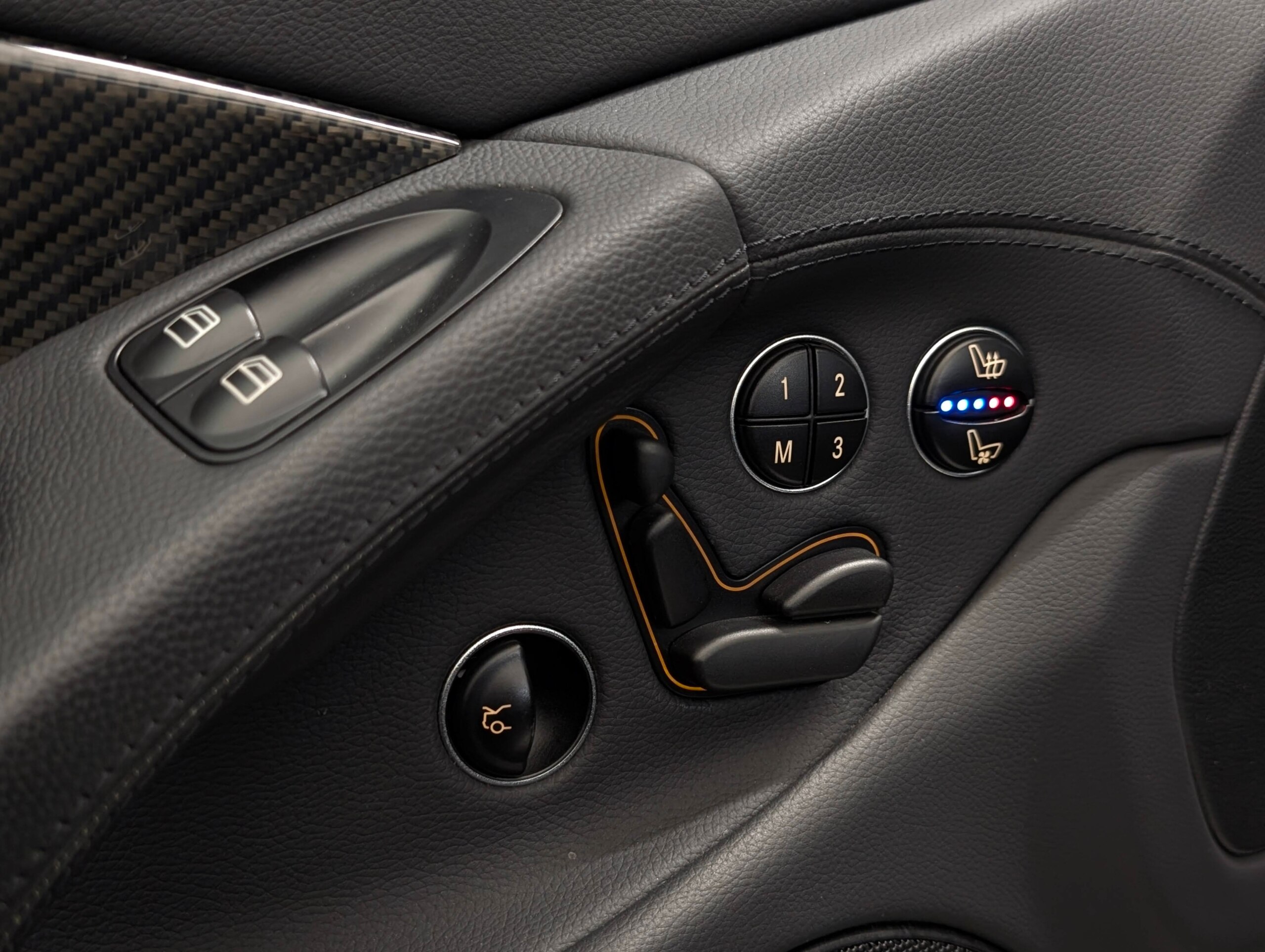 Mercedes Benz SL55 AMG (photo: 18)