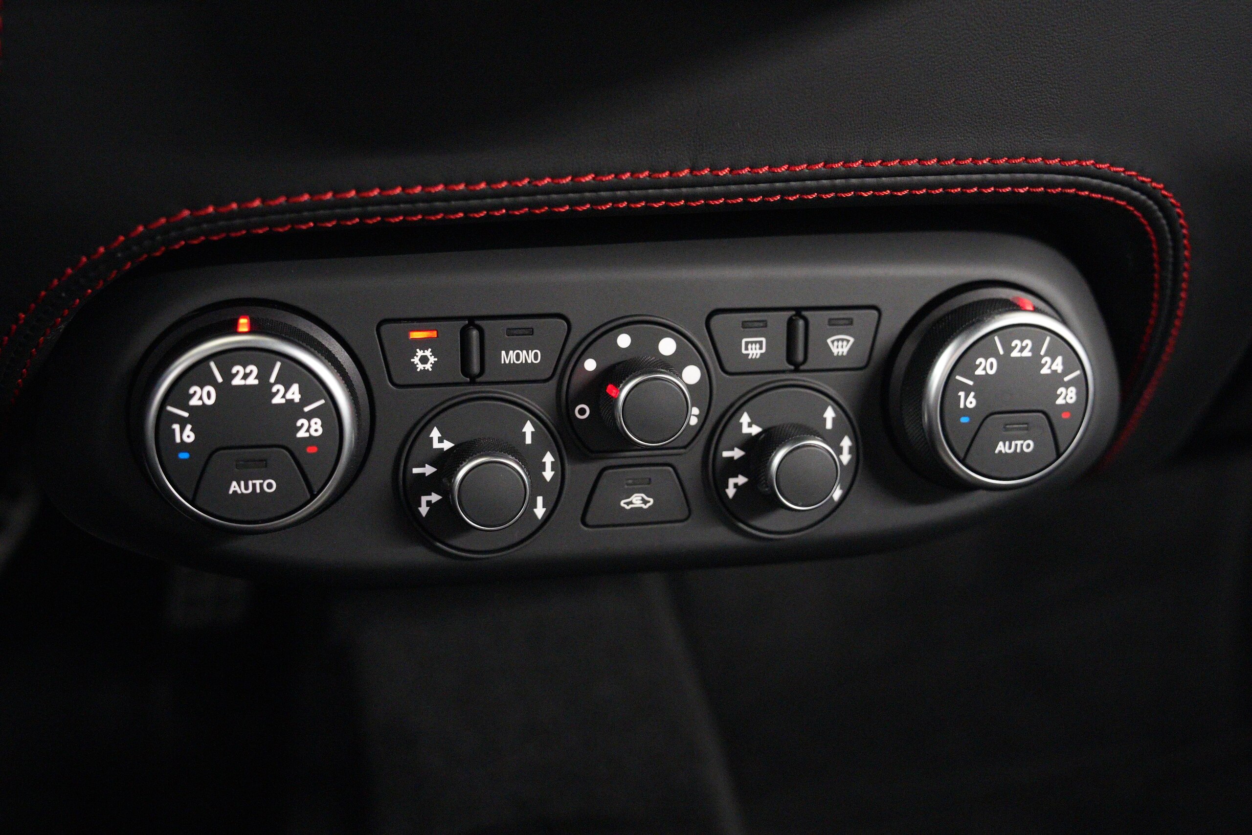 Ferrari 458 Italia F1 DCT (photo: 13)