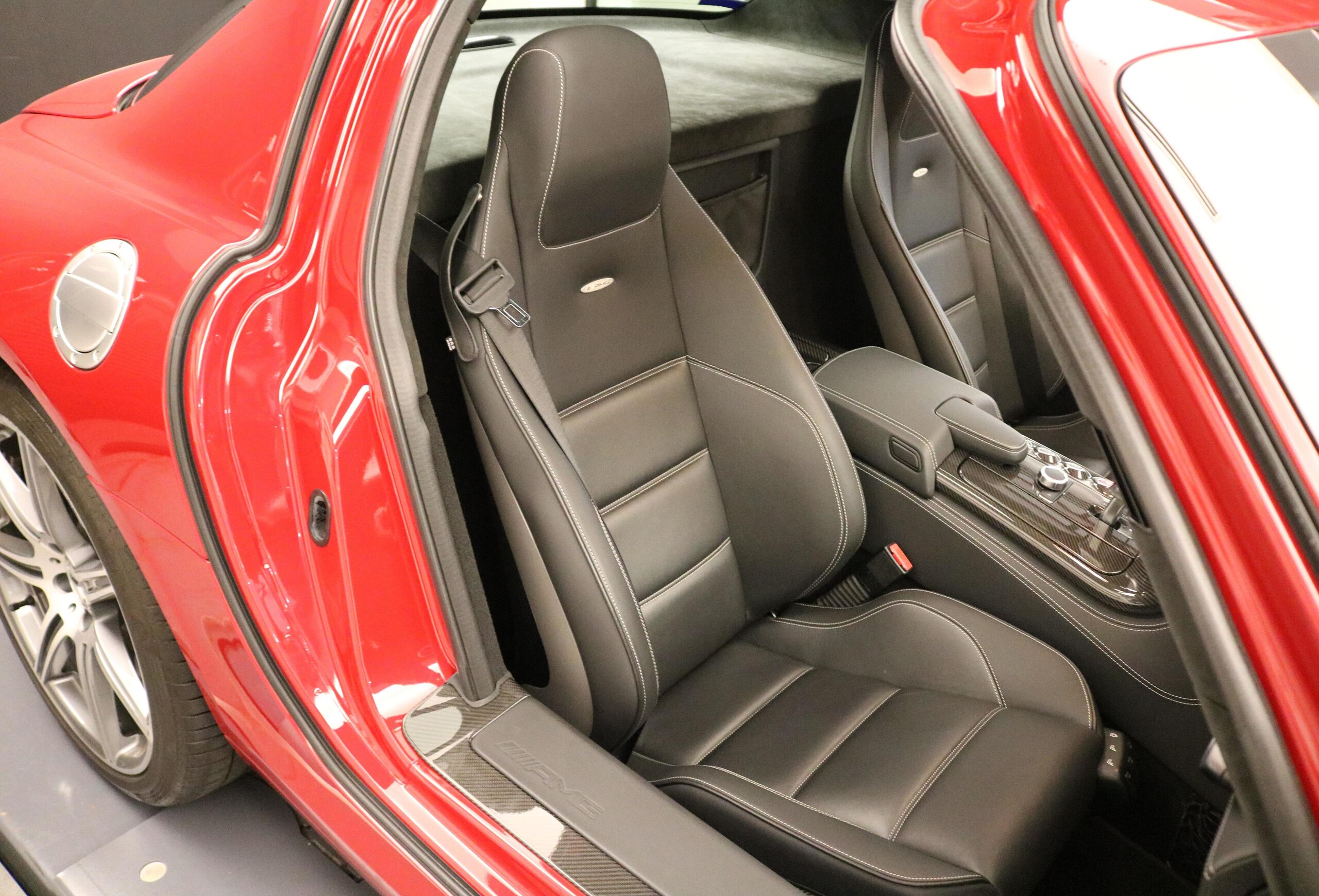 Mercedes Benz SLS AMG (photo: 10)