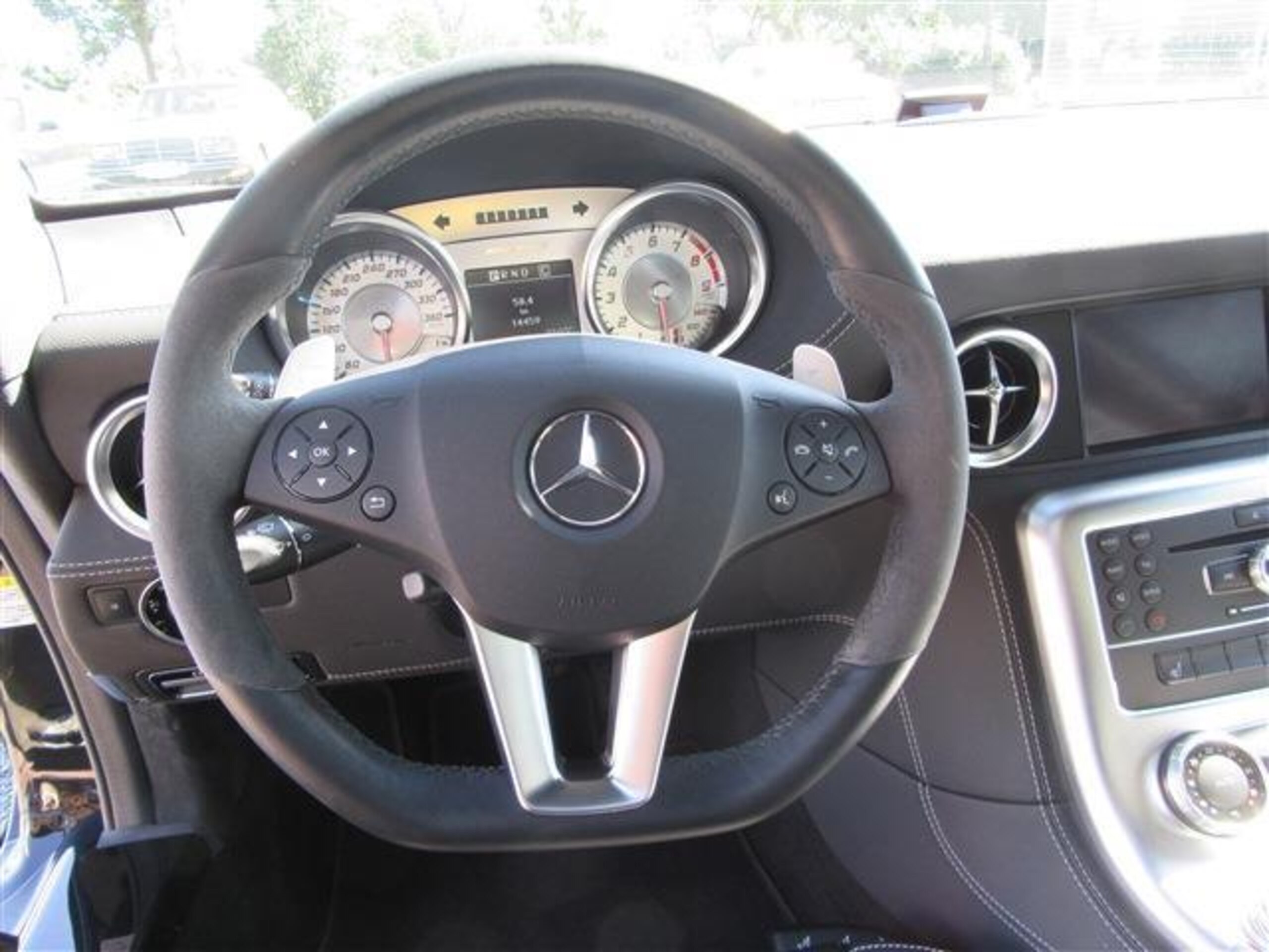 Mercedes Benz SLS AMG (photo: 7)