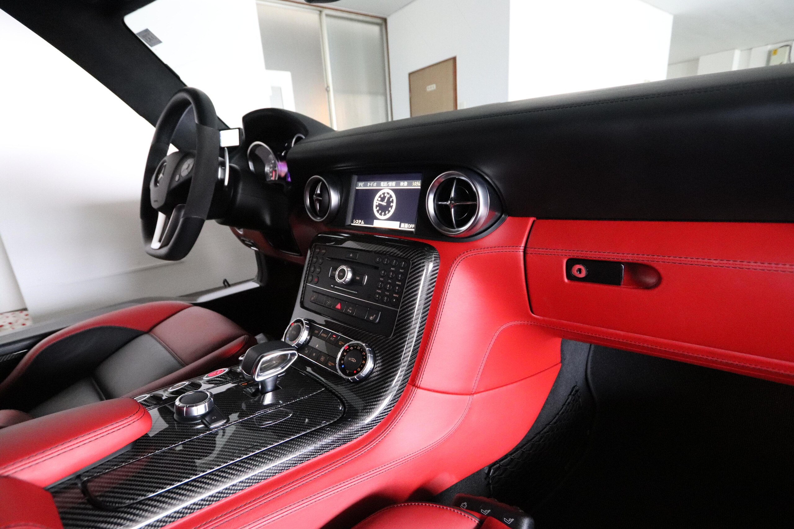 Mercedes Benz SLS AMG (photo: 12)