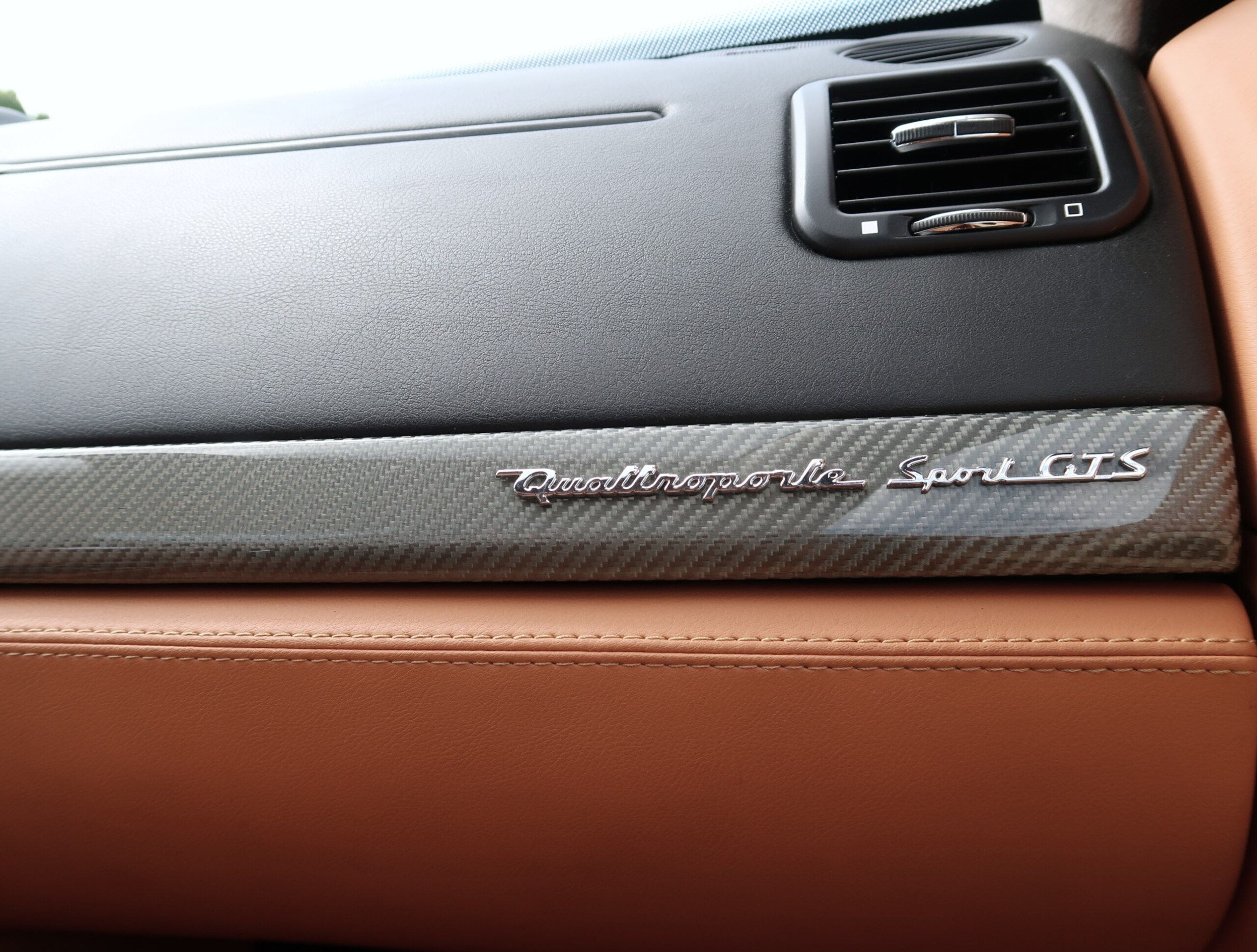 Maserati Quattroporte Sport GT S (photo: 10)