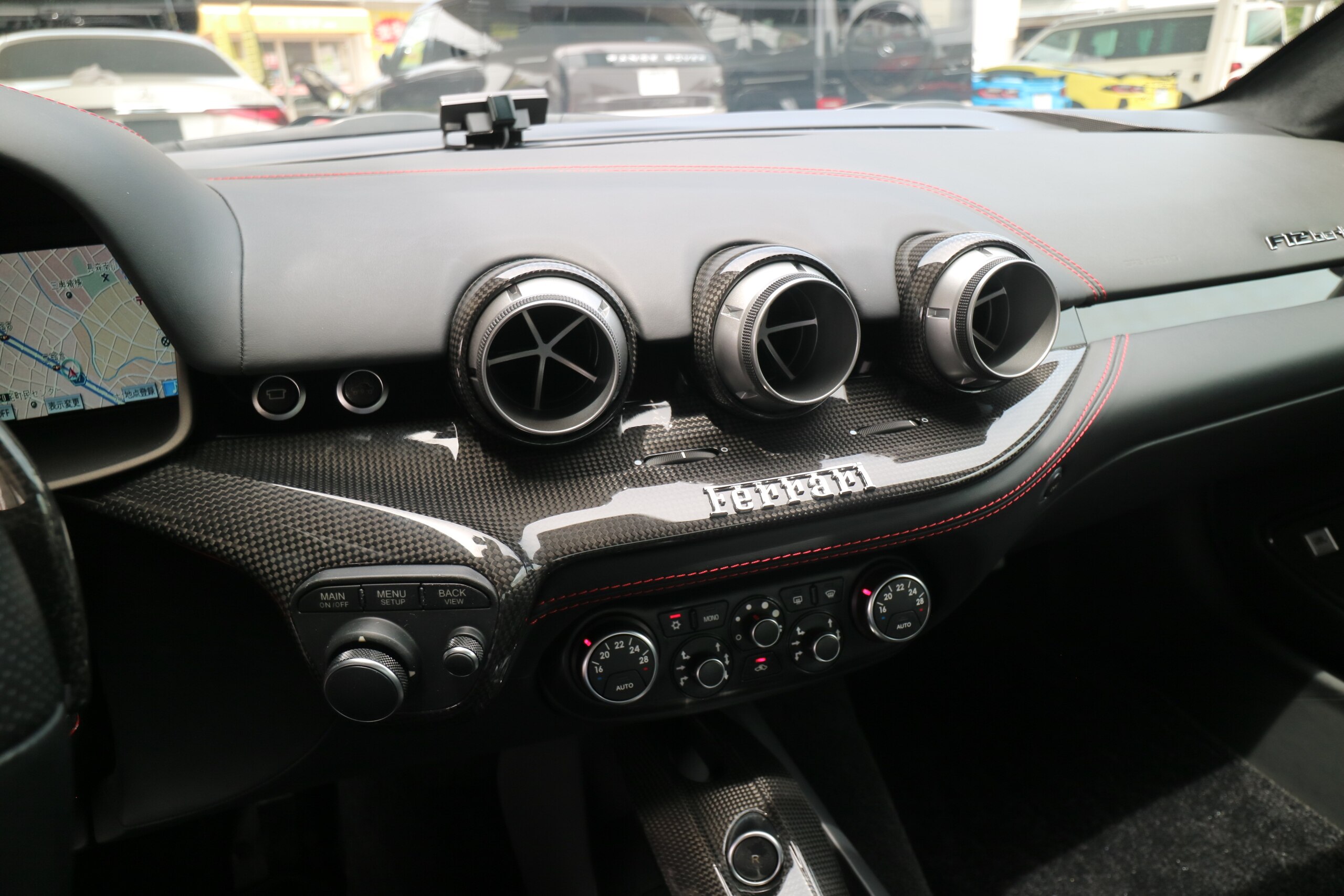 Ferrari F12 Berlinetta (photo: 7)