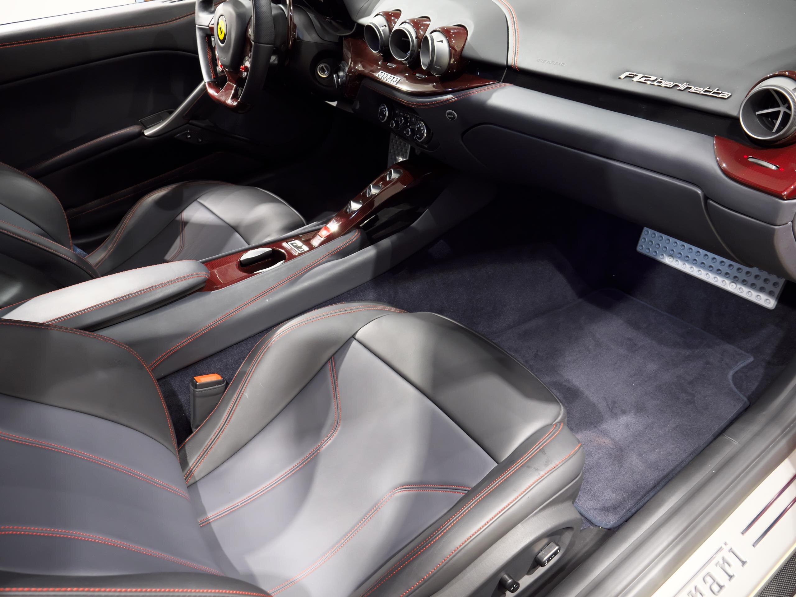 Ferrari F12 Berlinetta (photo: 16)