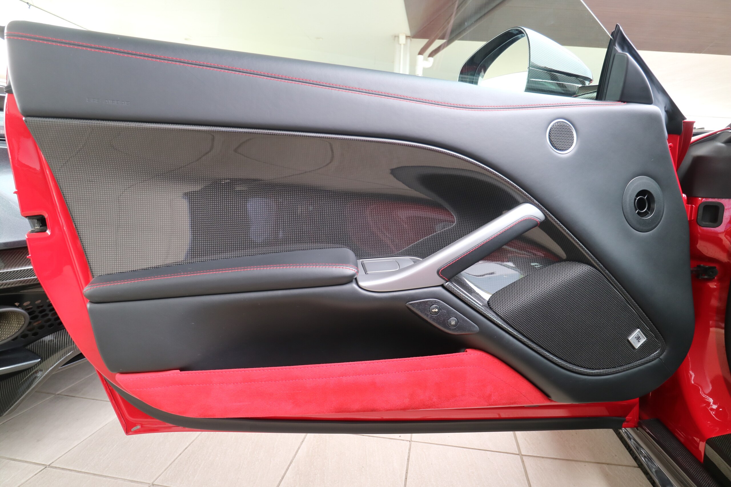 Ferrari F12 Berlinetta (photo: 11)