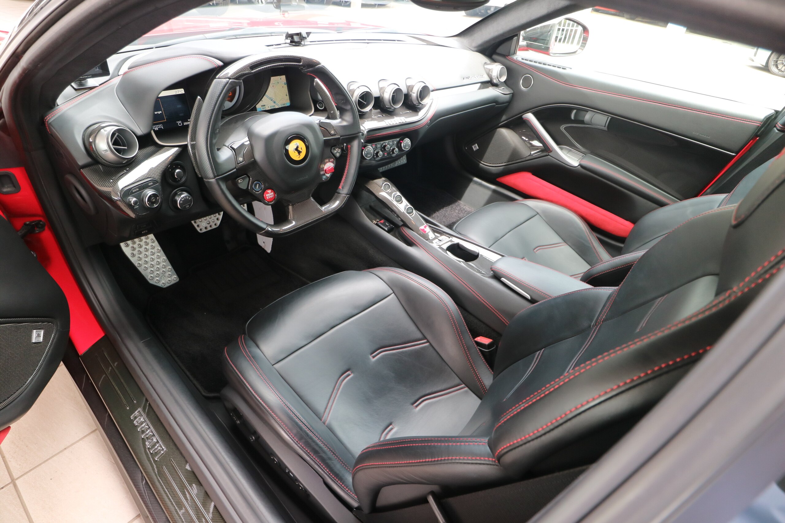 Ferrari F12 Berlinetta (photo: 3)