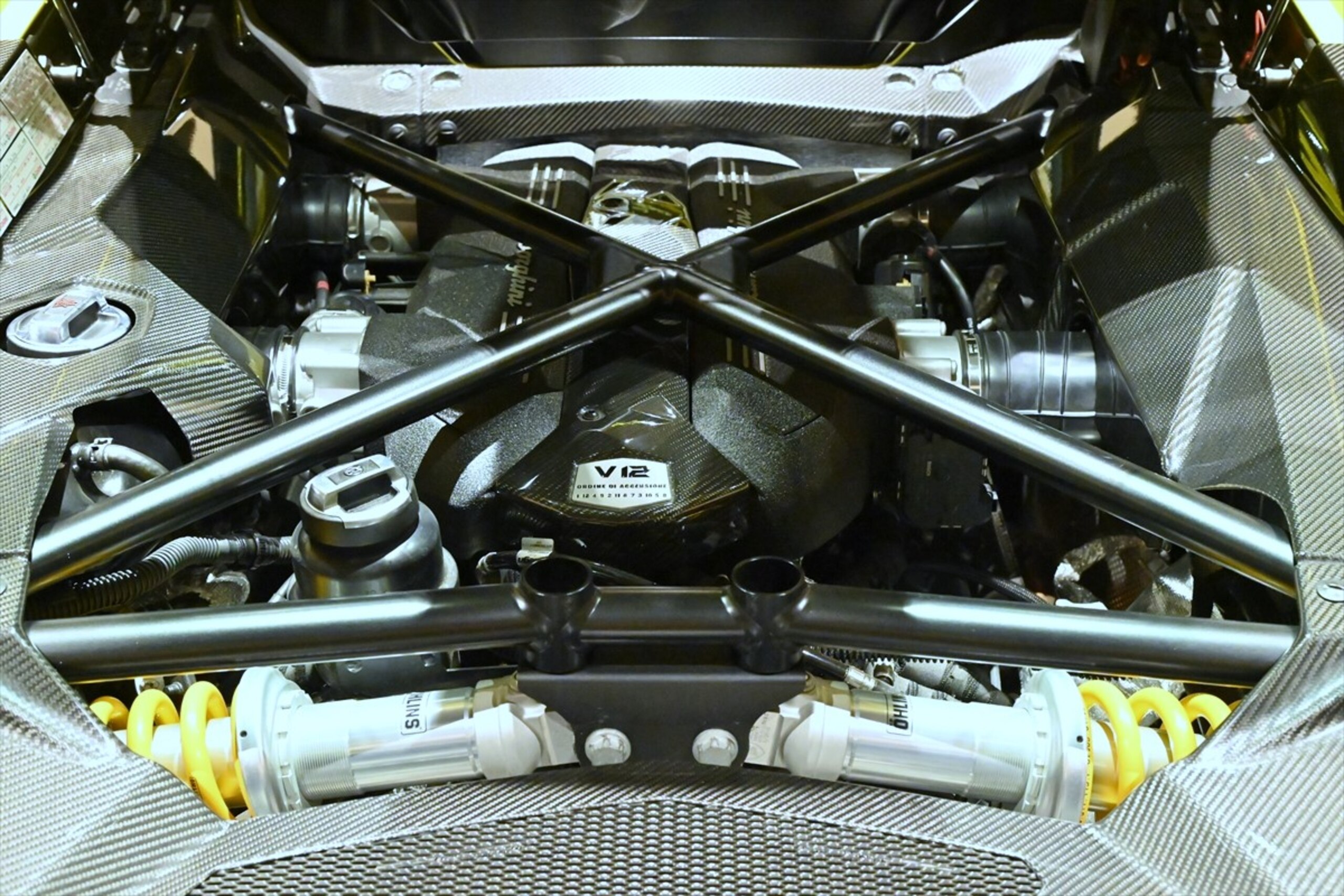 Lamborghini Aventador Roadster (photo: 21)