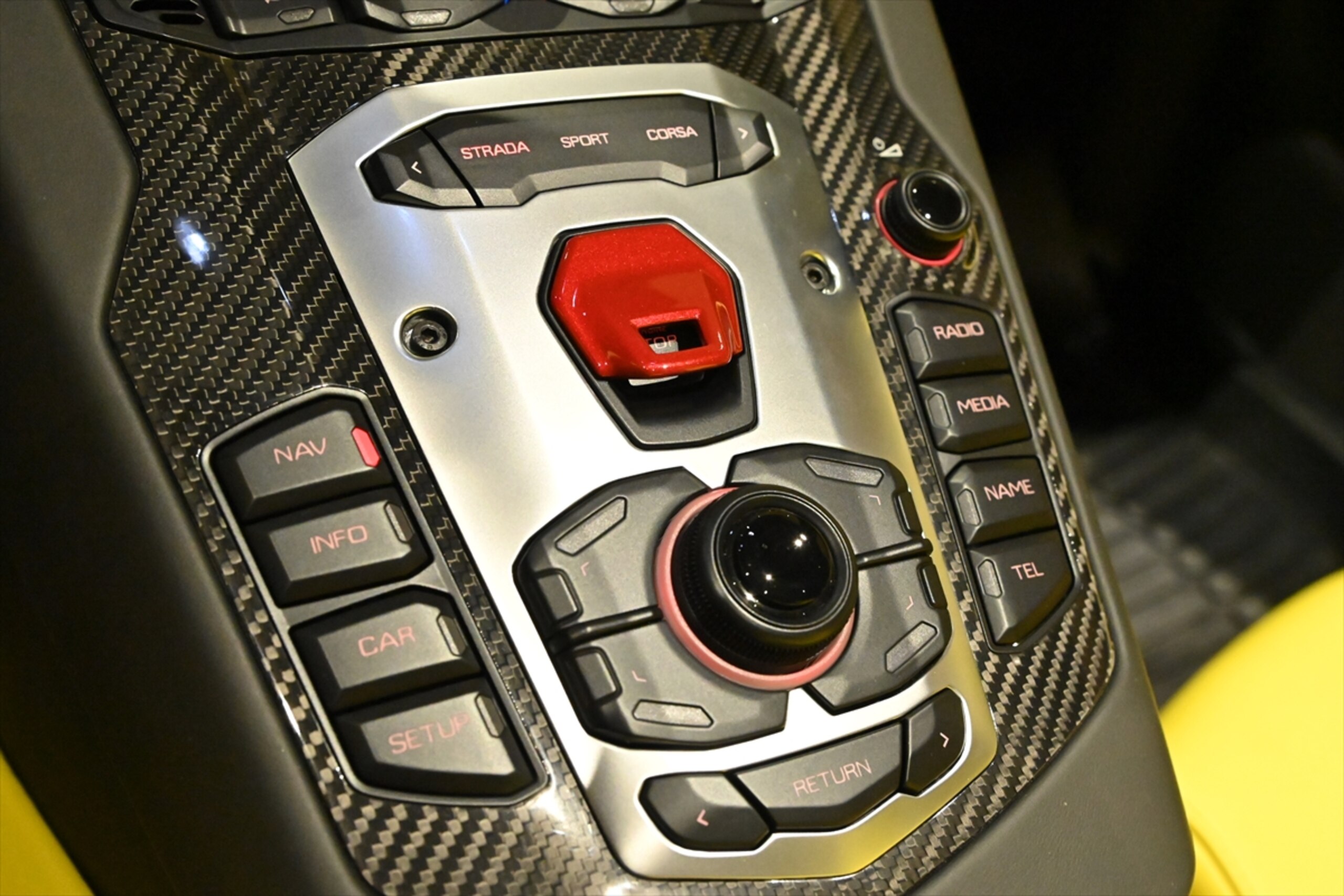 Lamborghini Aventador Roadster (photo: 13)