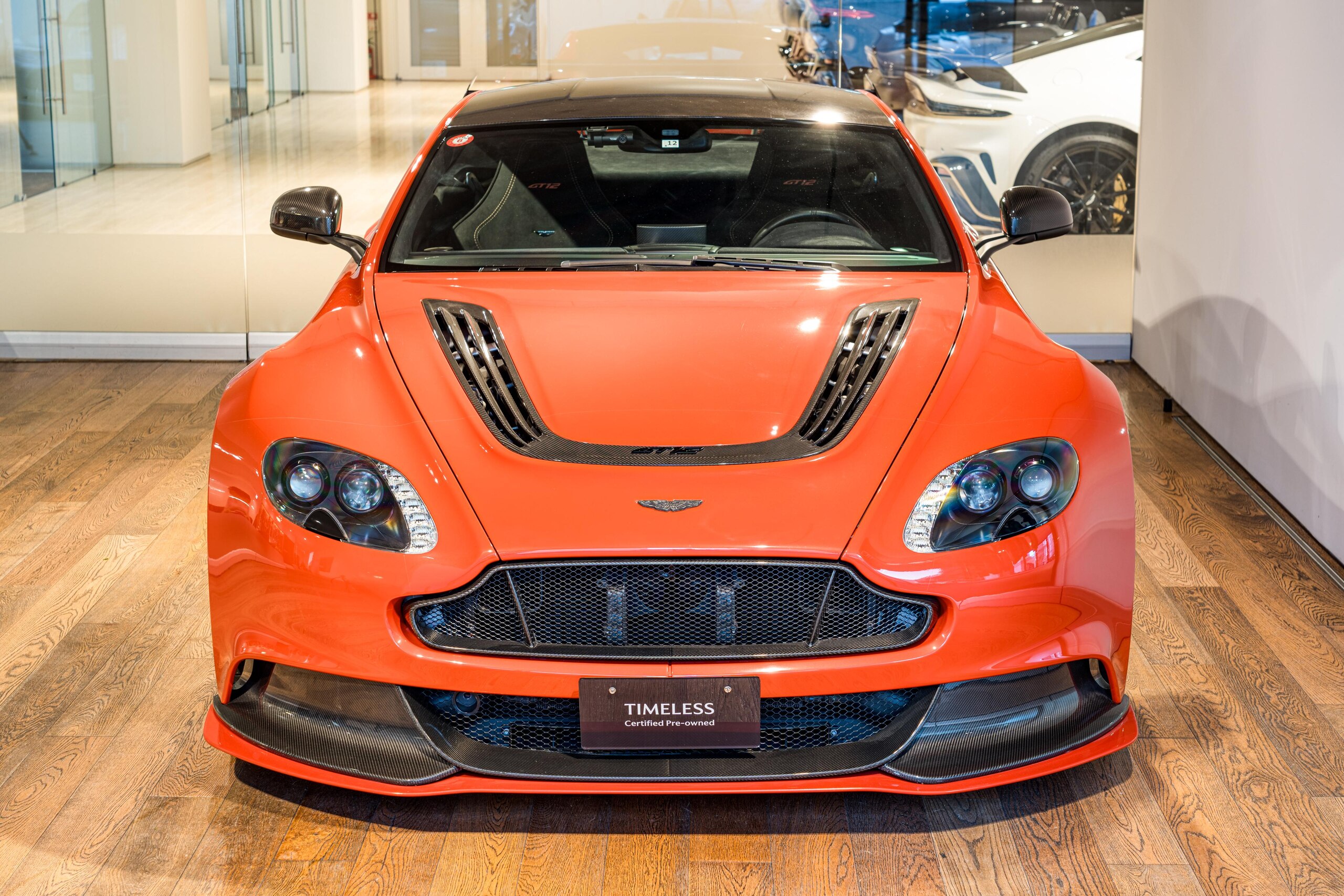 Aston Martin Vantage GT12 (photo: 1)