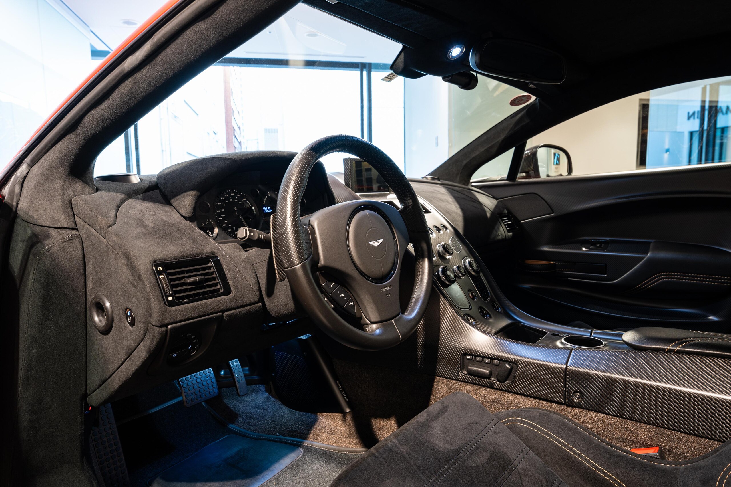 Aston Martin Vantage GT12 (photo: 9)