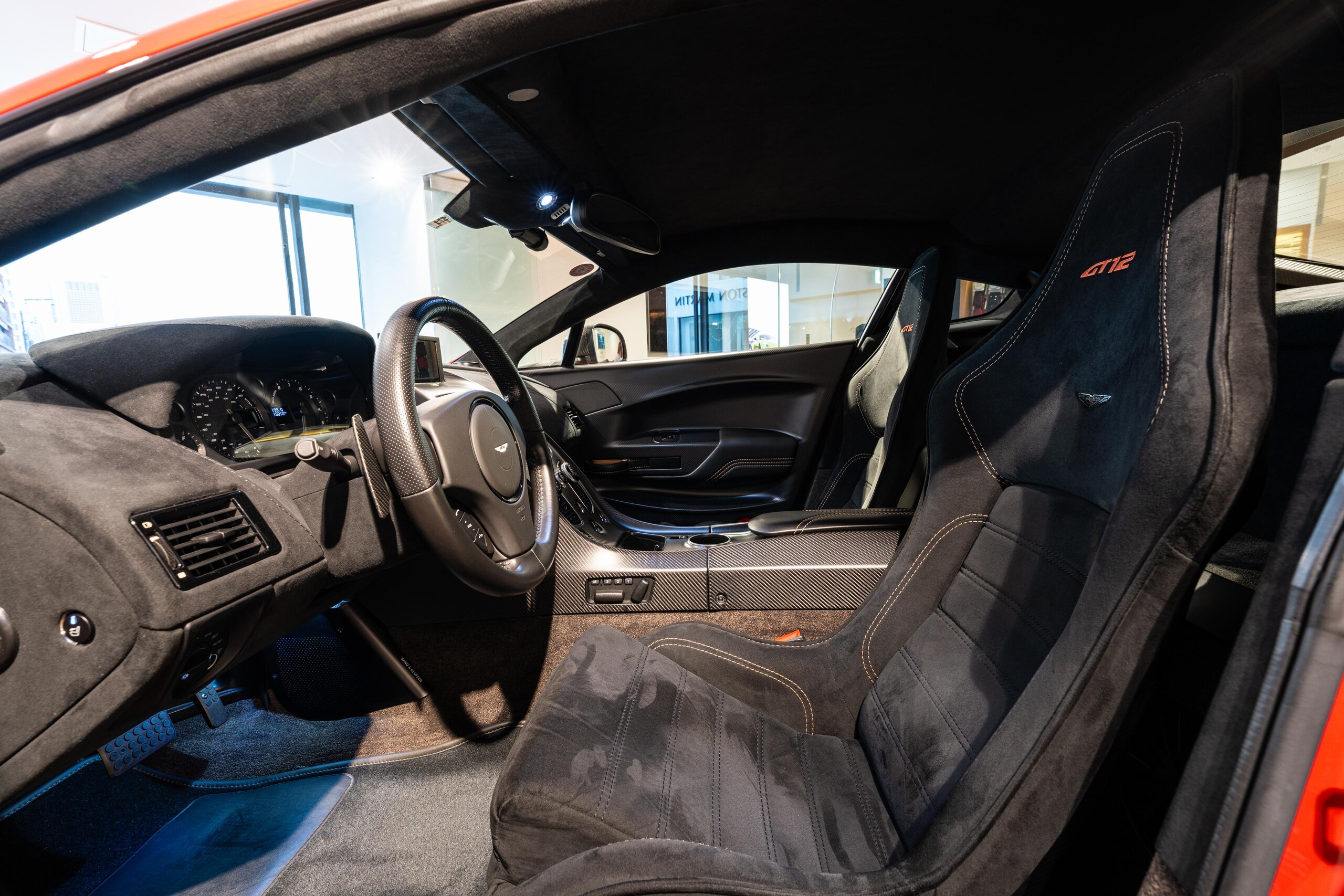 Aston Martin Vantage GT12 (photo: 10)