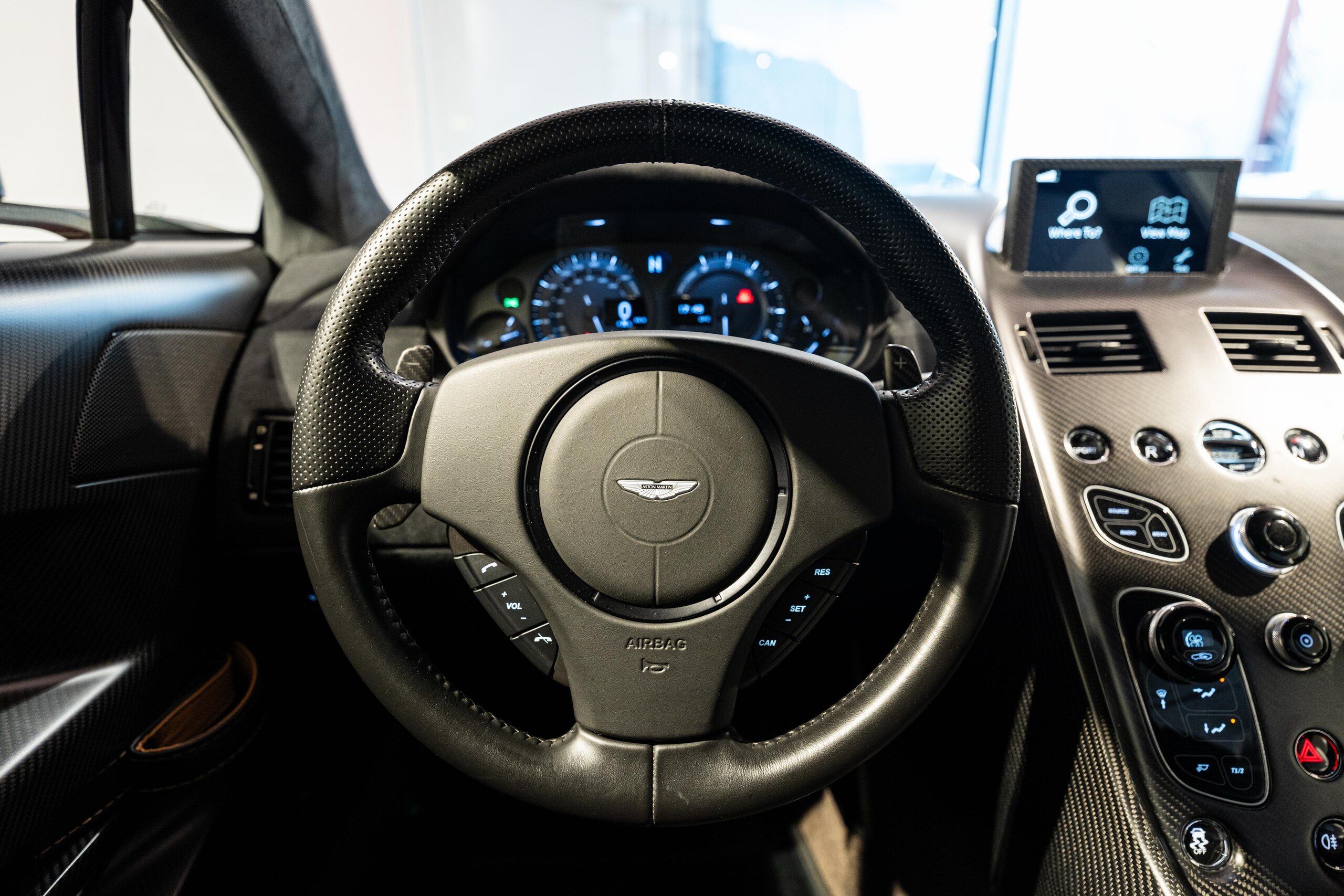 Aston Martin Vantage GT12 (photo: 11)