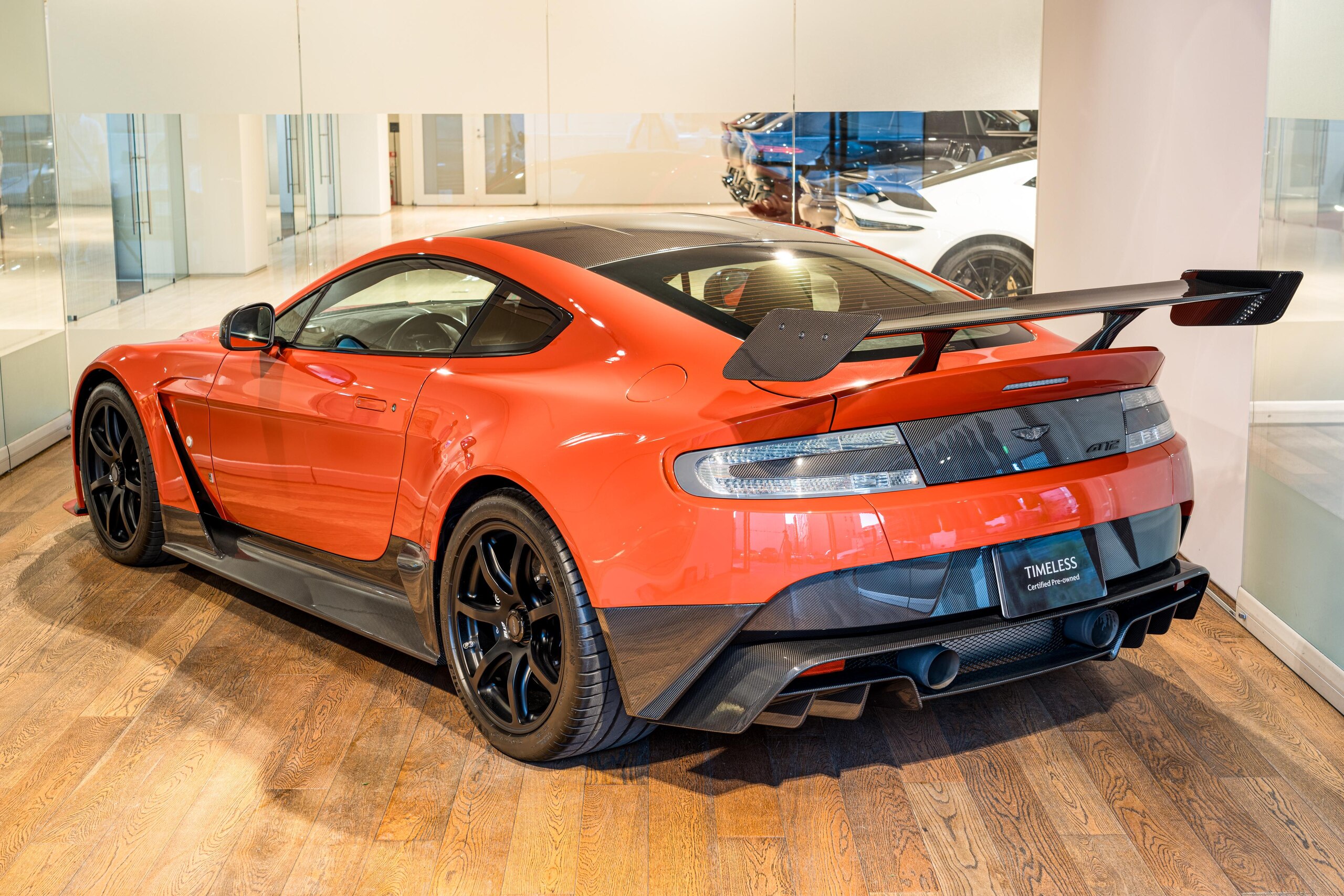 Aston Martin Vantage GT12 (photo: 3)