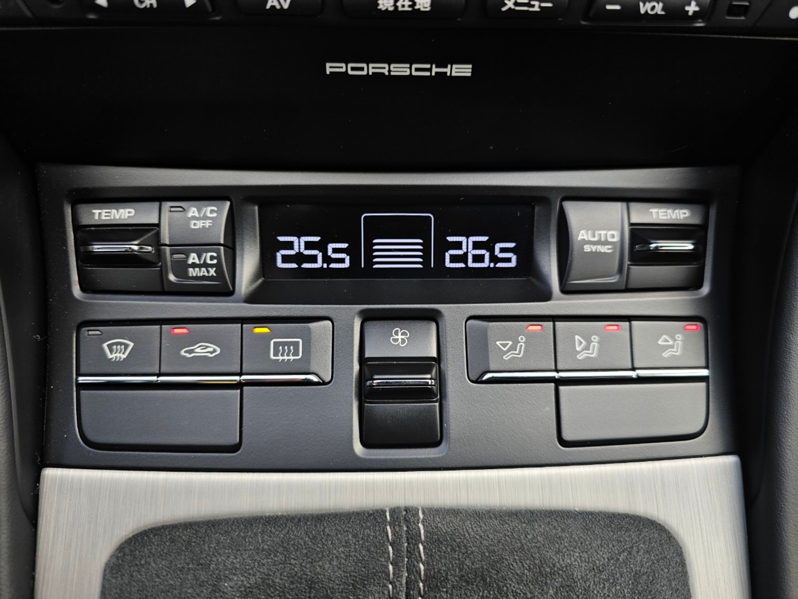 Porsche Cayman GT4 (photo: 15)