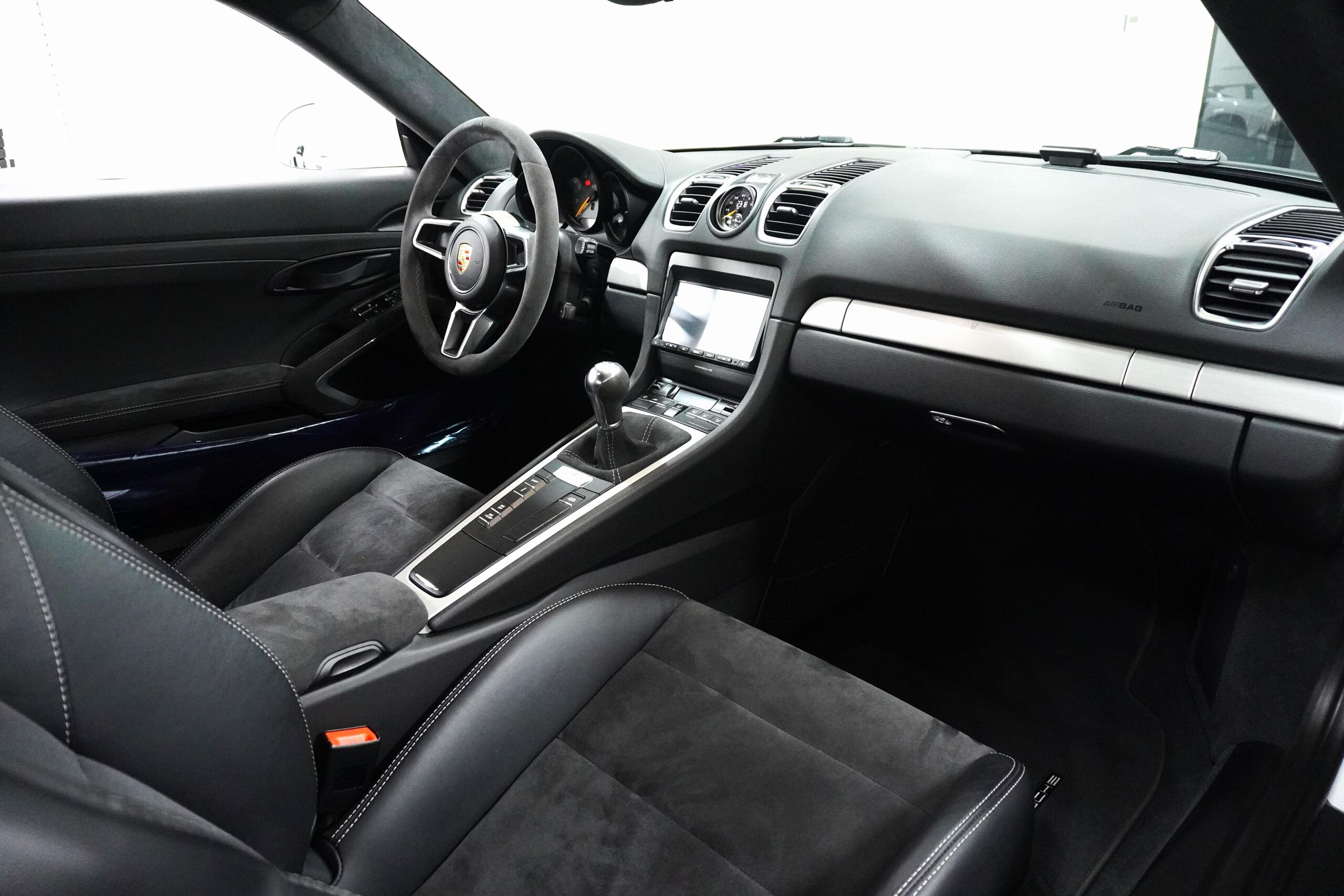 Porsche Cayman GT4 (photo: 15)