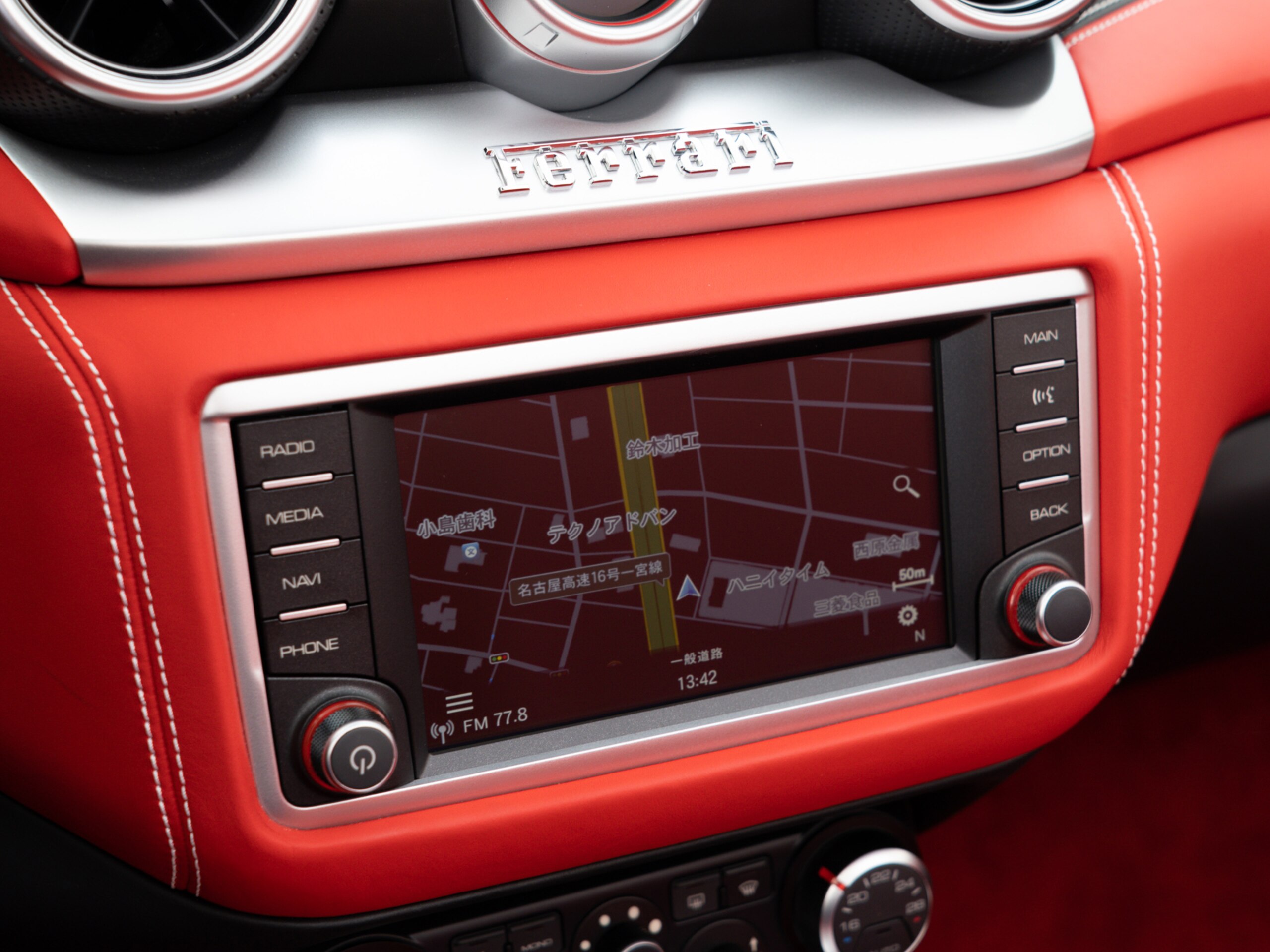 Ferrari California T (photo: 11)