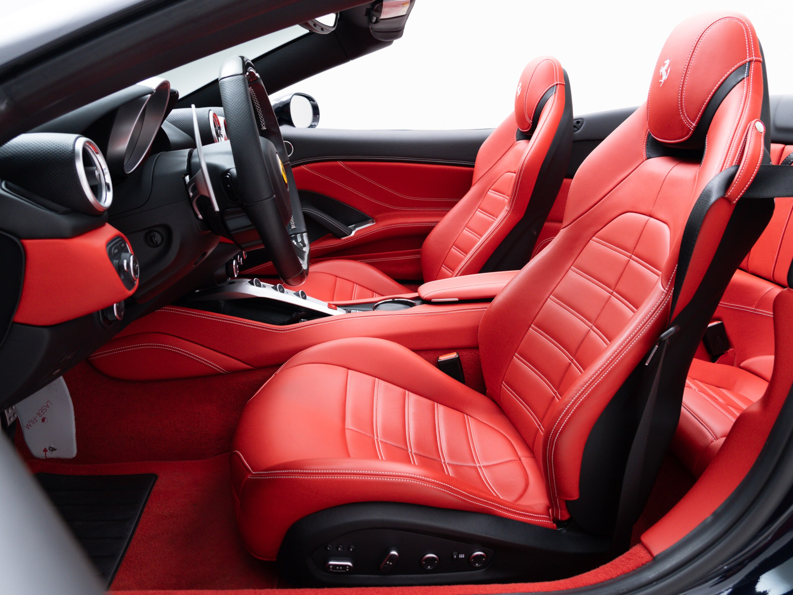 Ferrari California T (photo: 7)