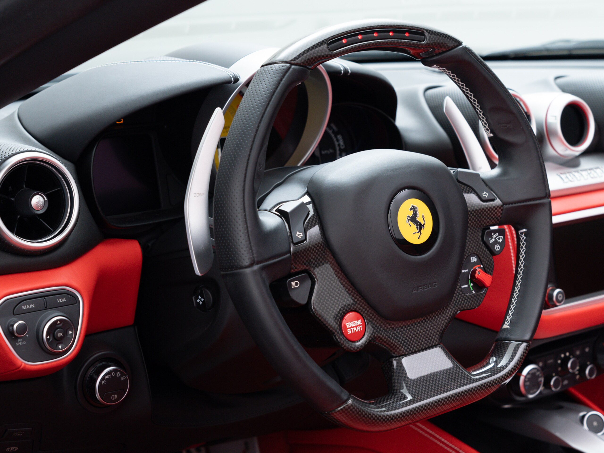 Ferrari California T (photo: 9)