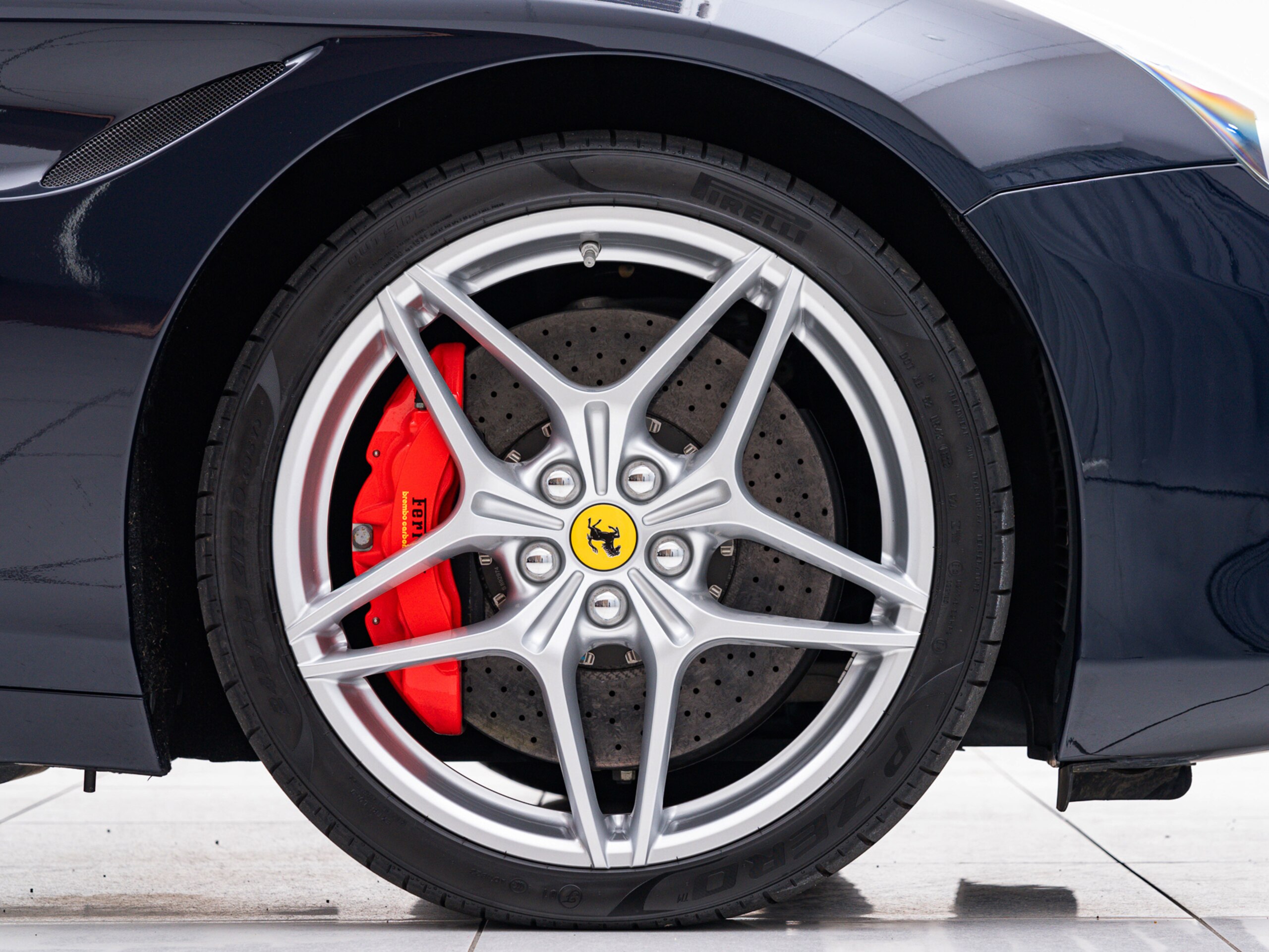 Ferrari California T (photo: 17)