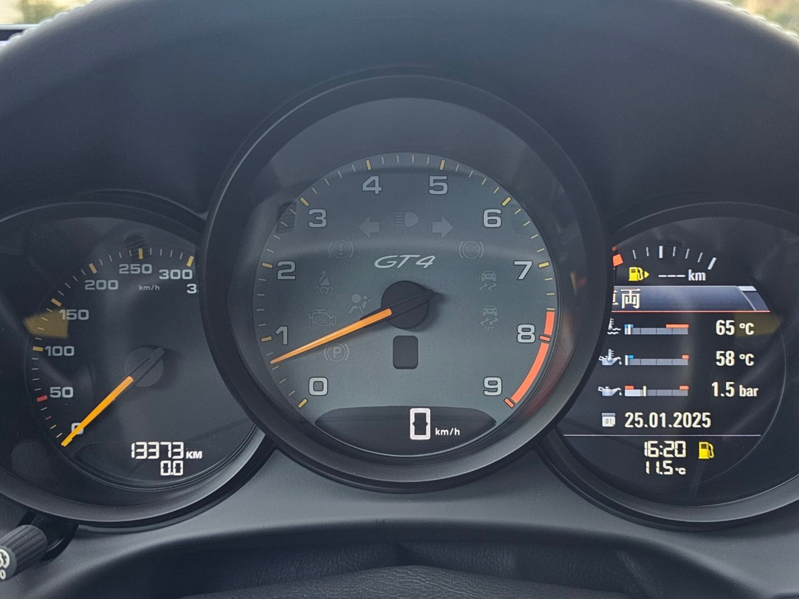 Porsche Cayman GT4 (photo: 11)