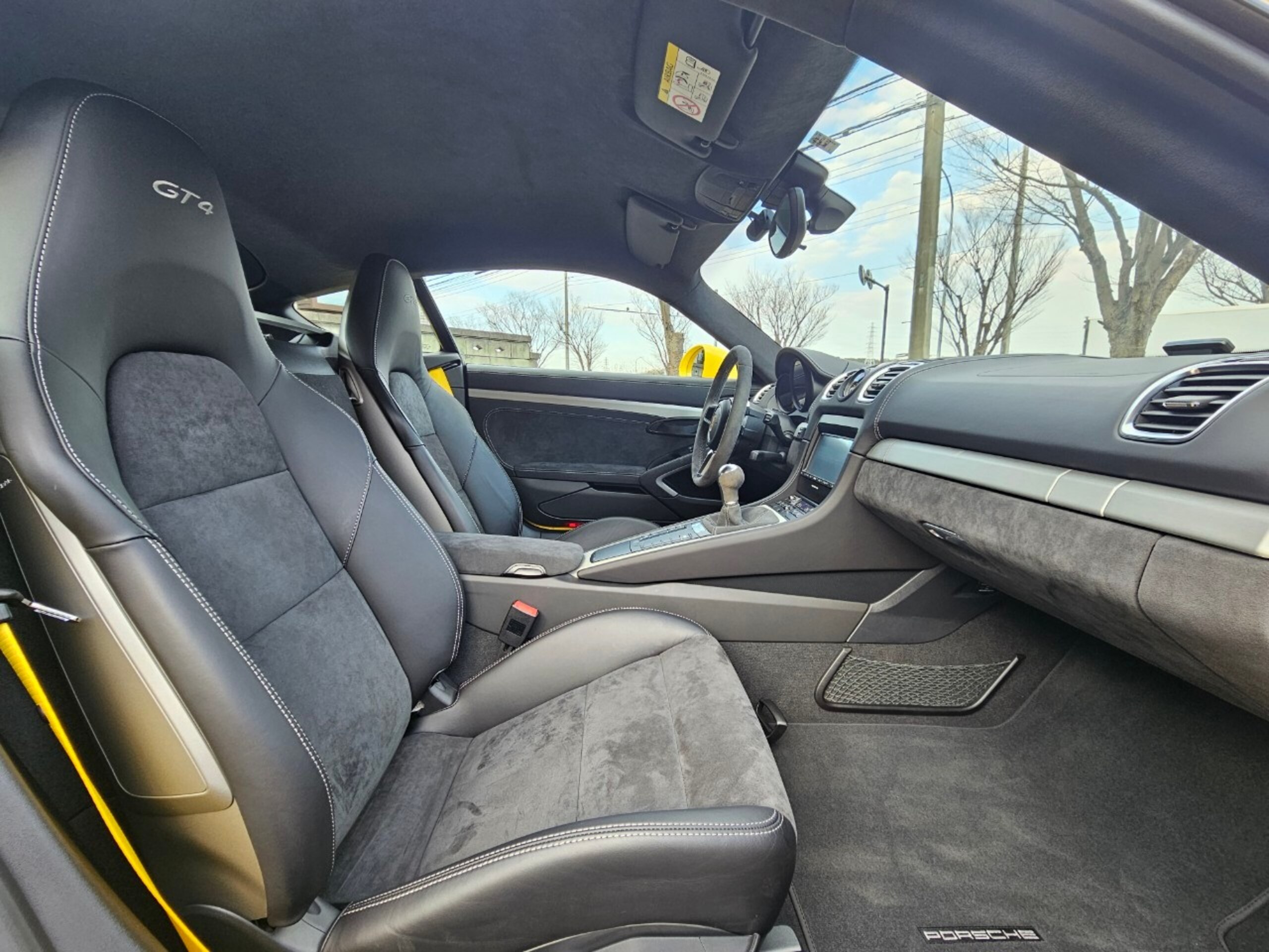 Porsche Cayman GT4 (photo: 16)