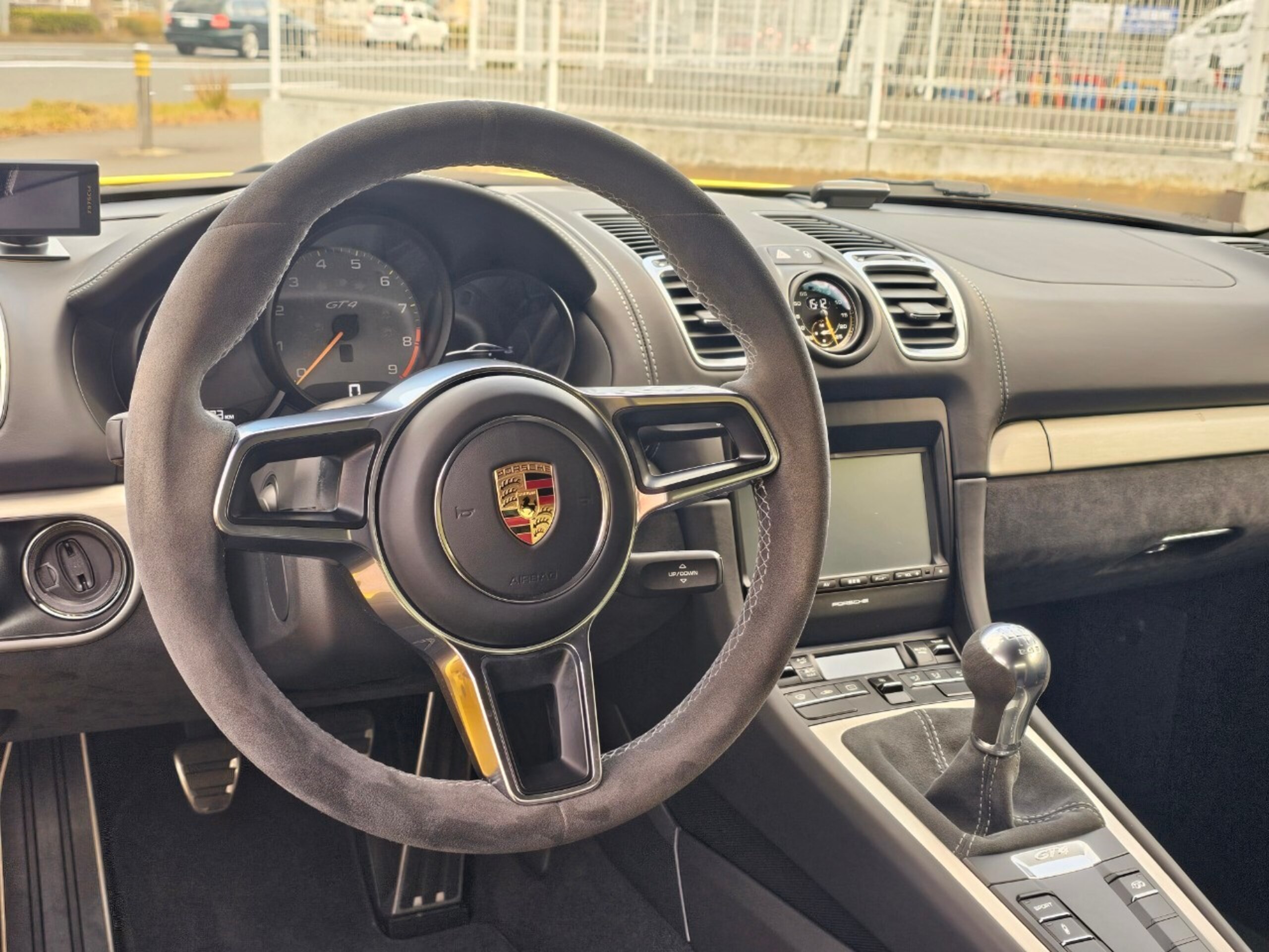 Porsche Cayman GT4 (photo: 10)