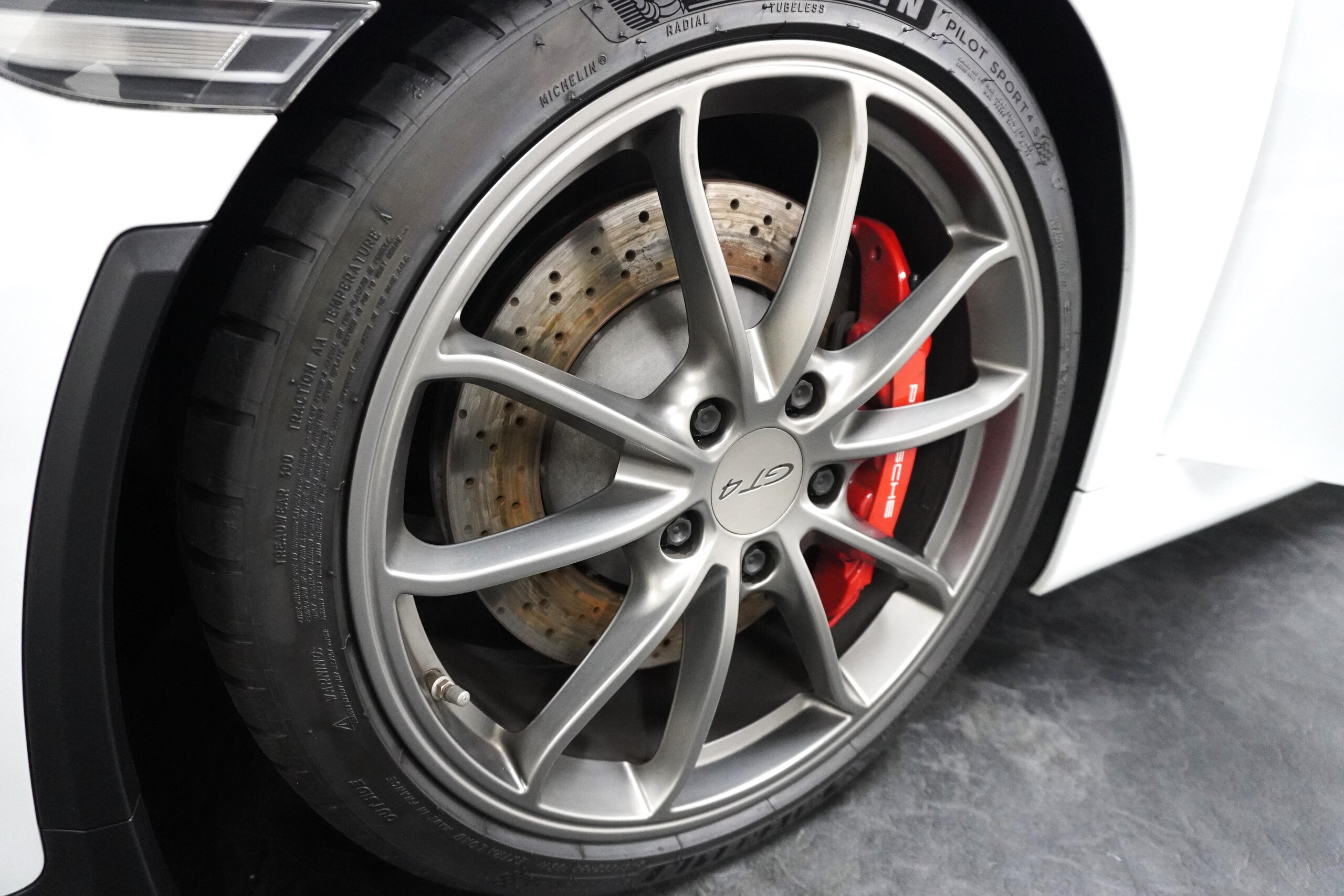 Porsche Cayman GT4 (photo: 17)