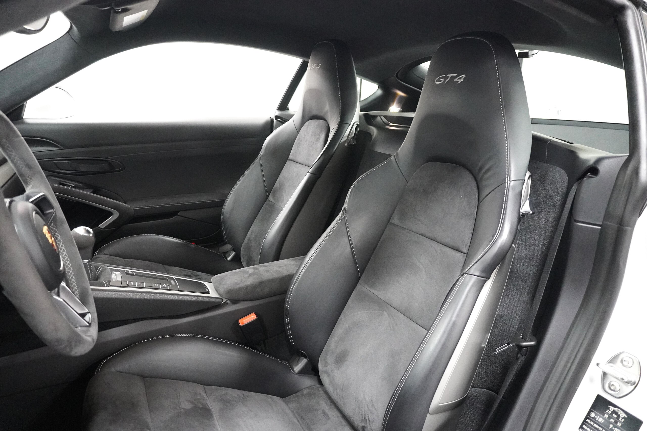 Porsche Cayman GT4 (photo: 11)