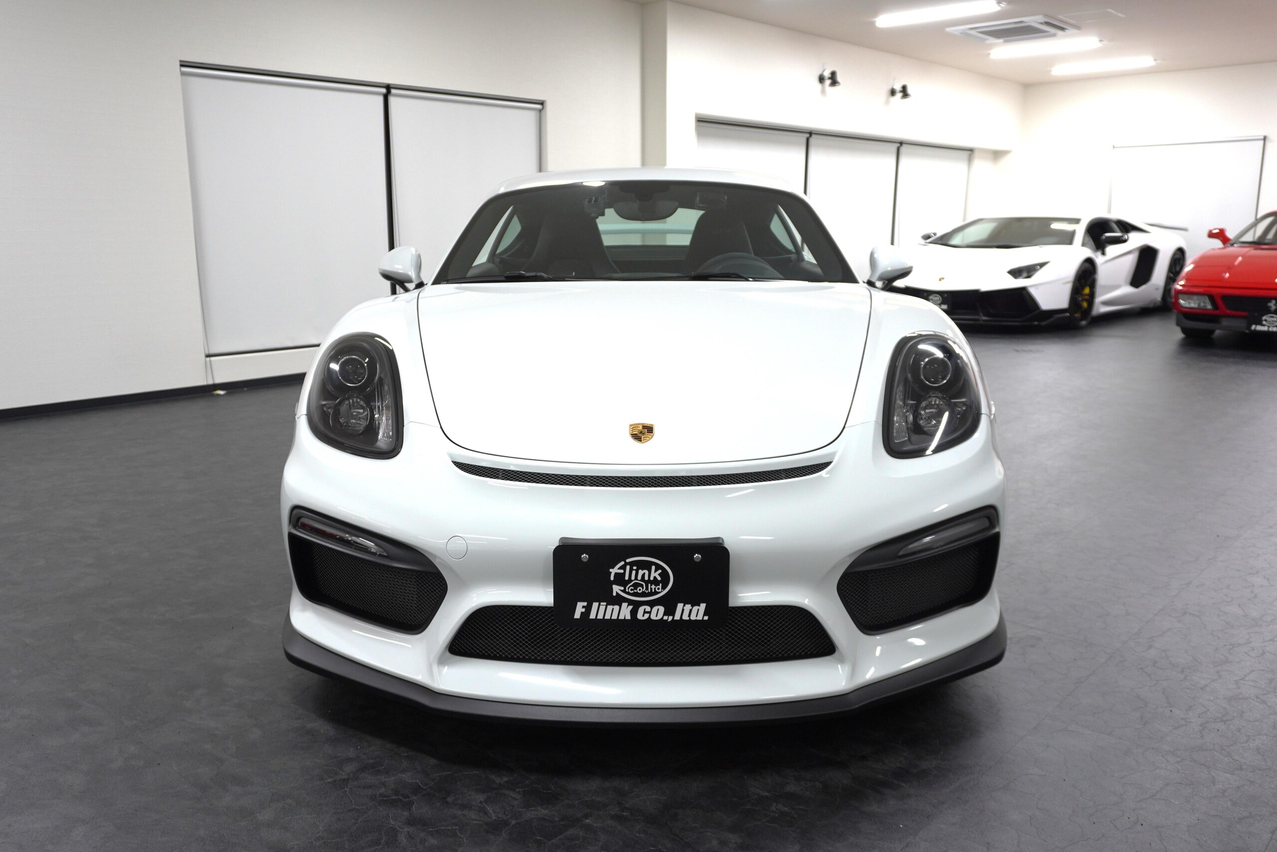 Porsche Cayman GT4 (photo: 1)