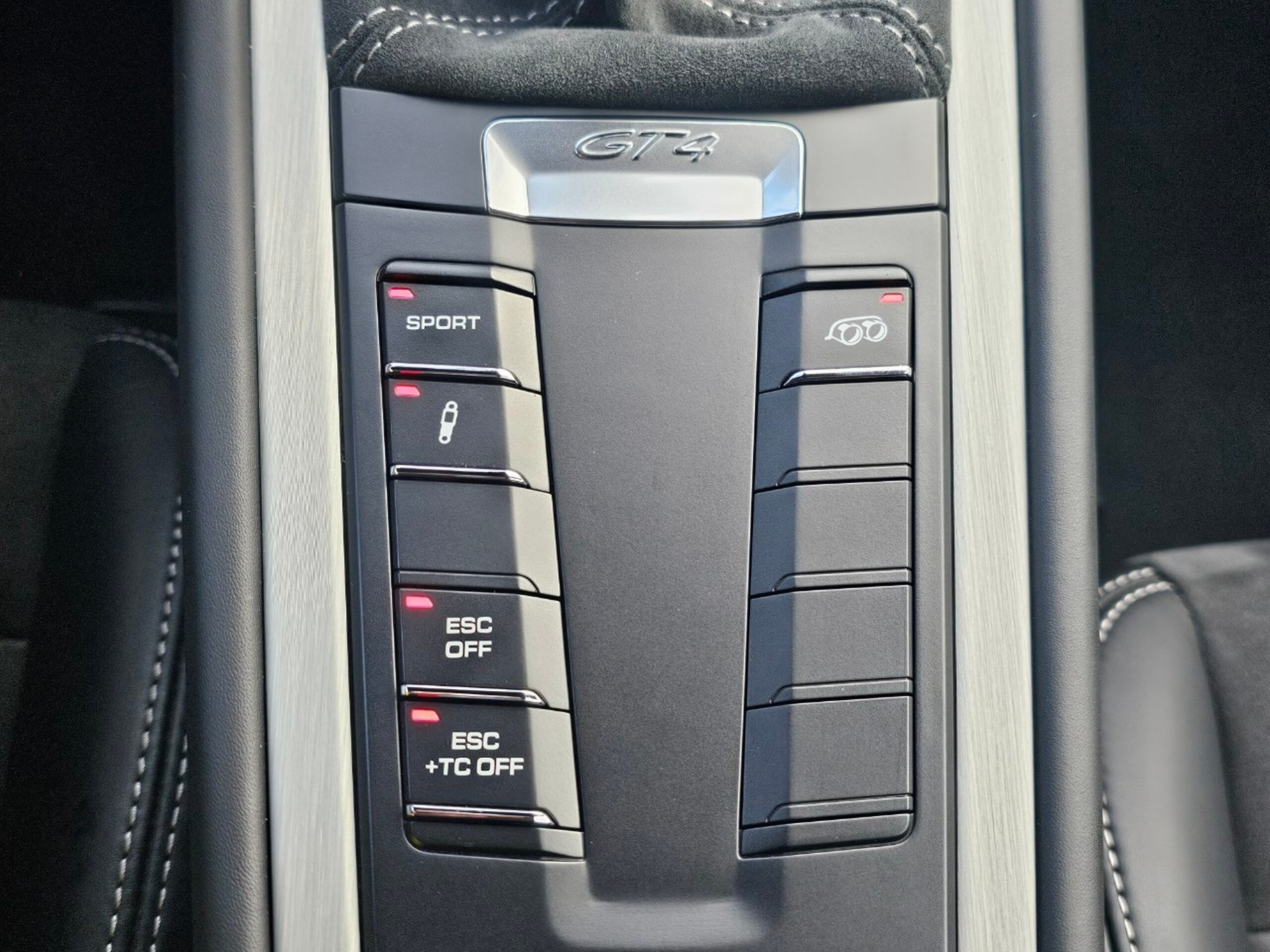 Porsche Cayman GT4 (photo: 14)