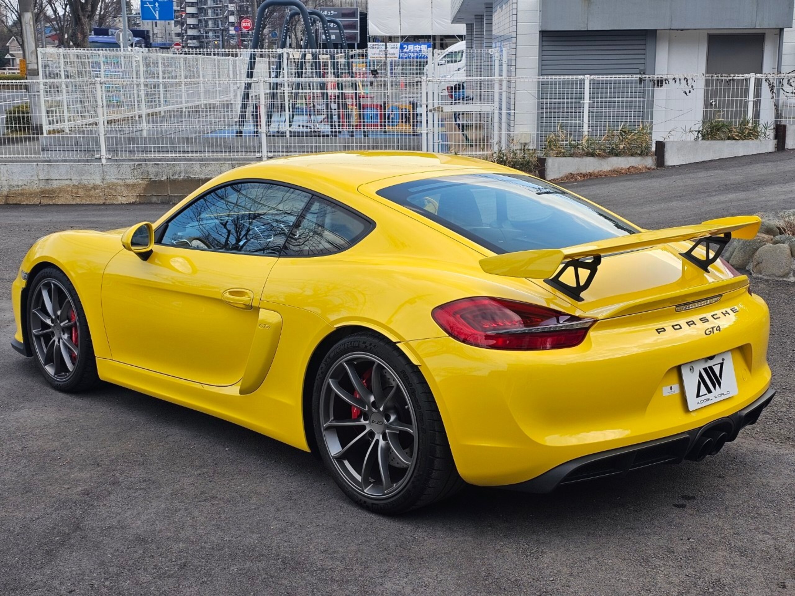 Porsche Cayman GT4 (photo: 5)