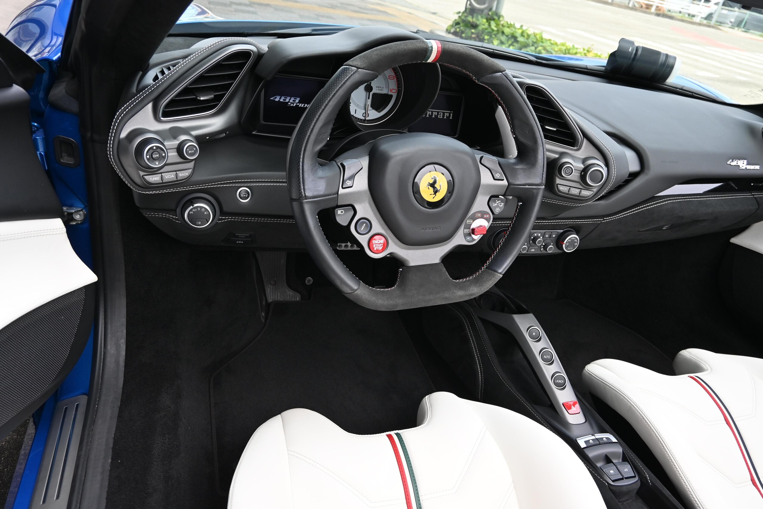 Ferrari 488 Spider (photo: 8)