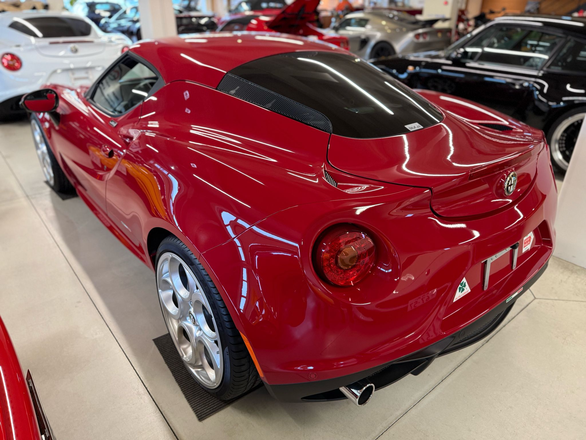 Alfa Romeo 4C (photo: 2)