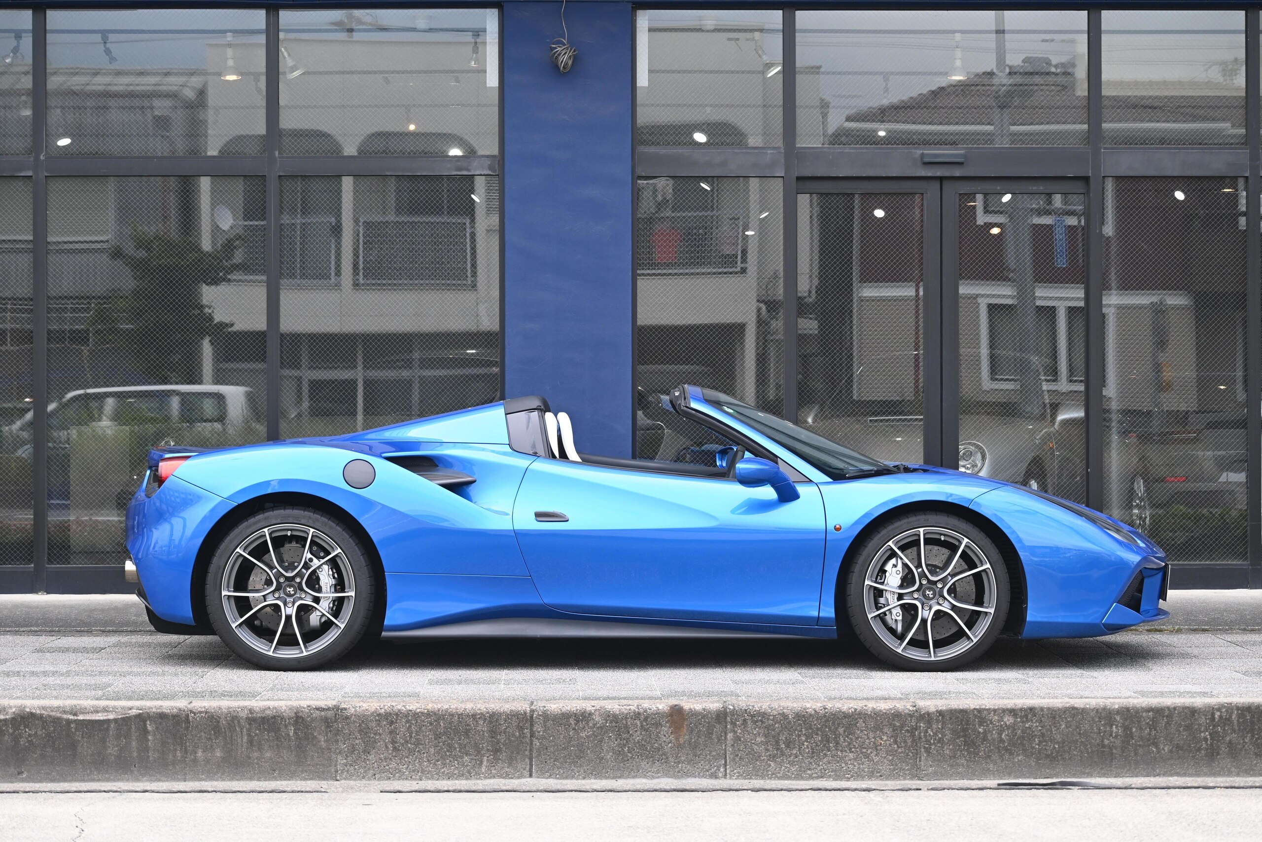 Ferrari 488 Spider (photo: 2)