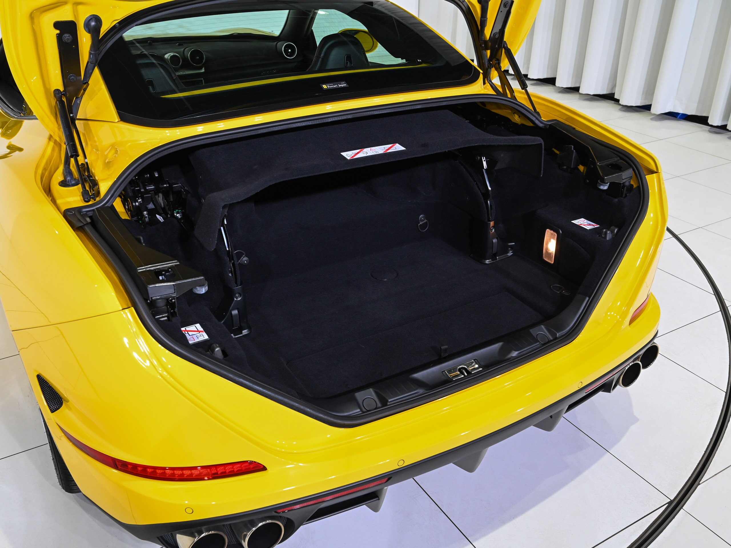 Ferrari California T (photo: 23)